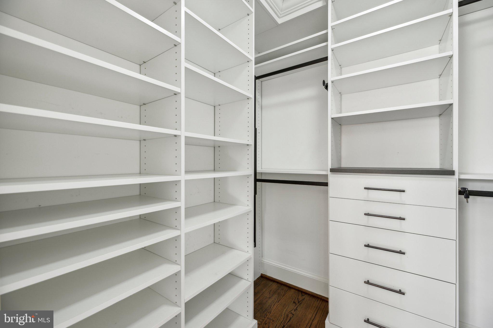 BERKSHIRE OAKWOOD - Residential