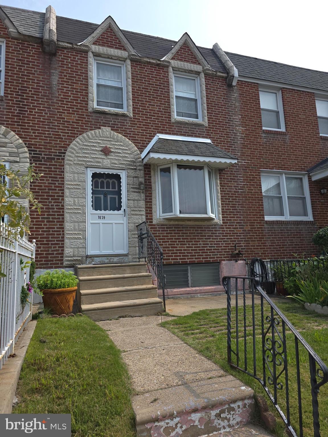 1039 E CHELTENHAM AVENUE