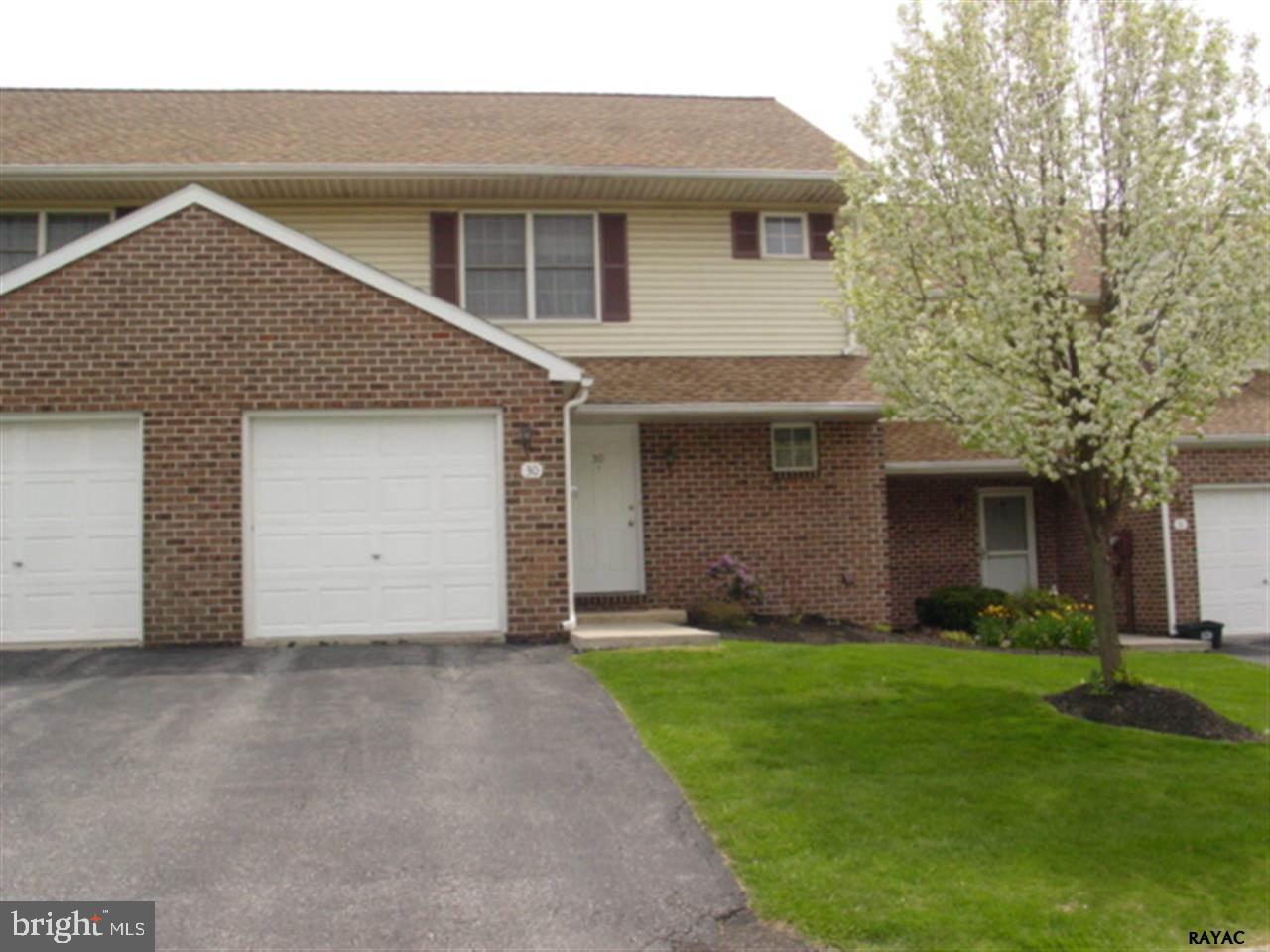 Nice condo in East York. Living Room w/2-story vaulted ceilings & doors leading to deck with beautiful view. Walk-out basement w/Rec Rm. leads out to patio. Lg. Stg closet. 1st flr 1/2 BA/Laundry room. Master BR w/double closets & full bath (new ceramic tub surround). Freshly painted interior. Walking distance to Springettsbury Park & minutes to all conveniences.