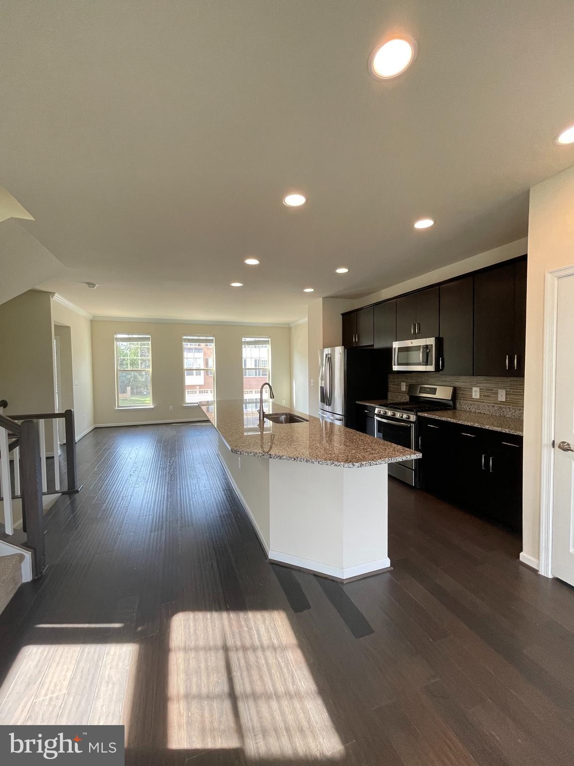 SOUTH RIDING - Residential