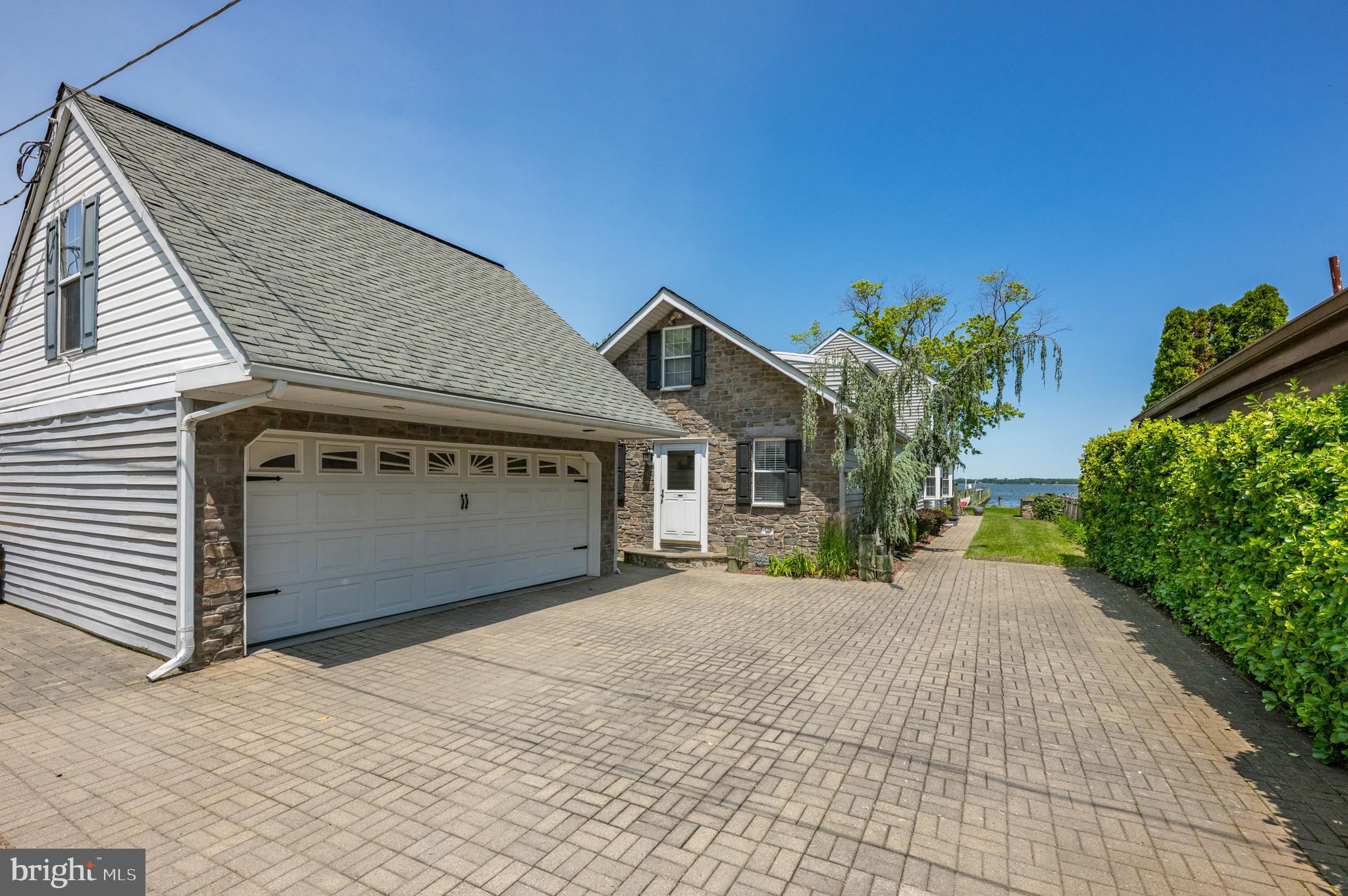 SELBY ON THE BAY - Residential