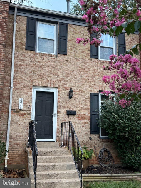 Photo of 8834 Surveyors Place, SPRINGFIELD, VA 22151 (MLS # VAFX2342010)