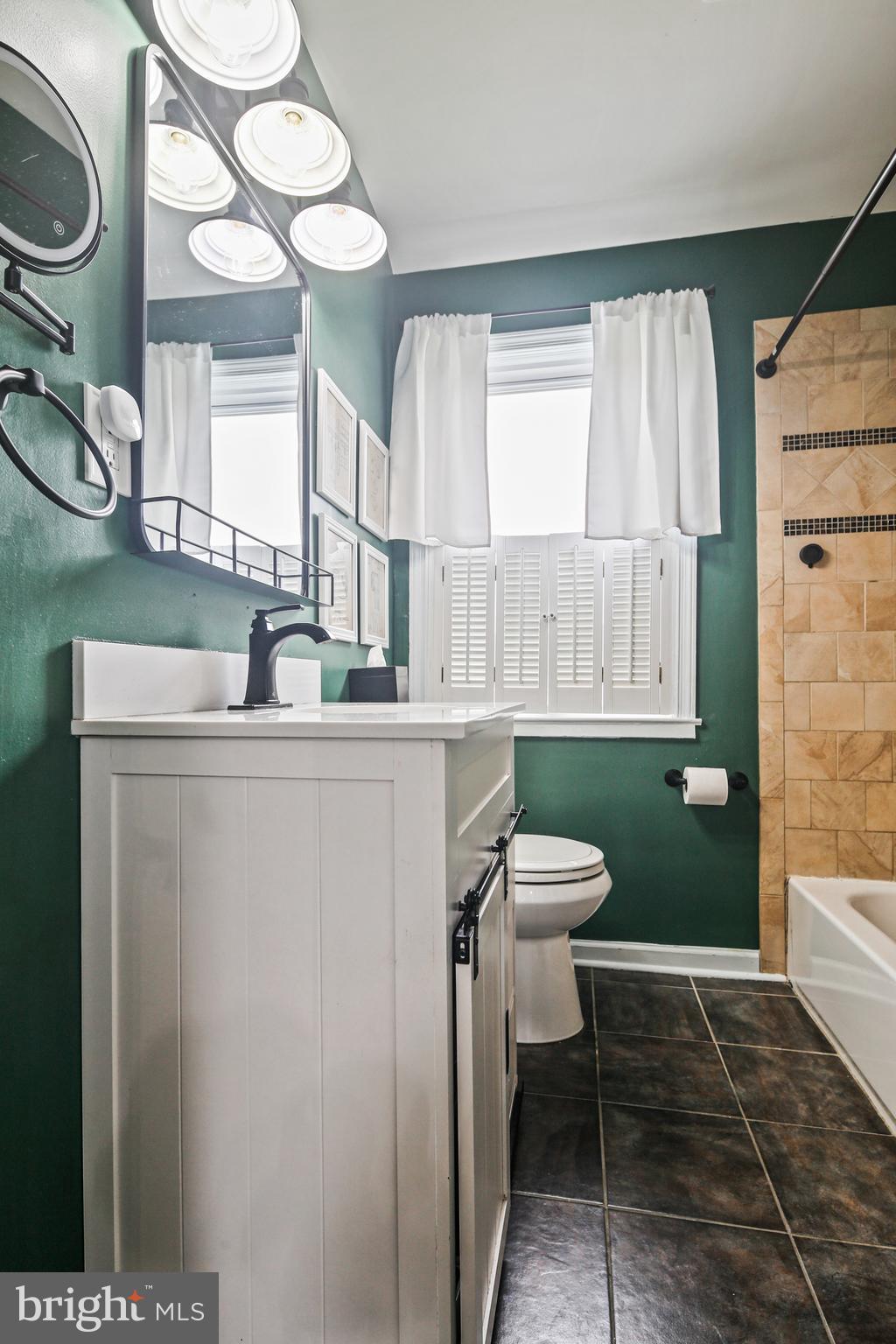 IDLEWOOD - Residential