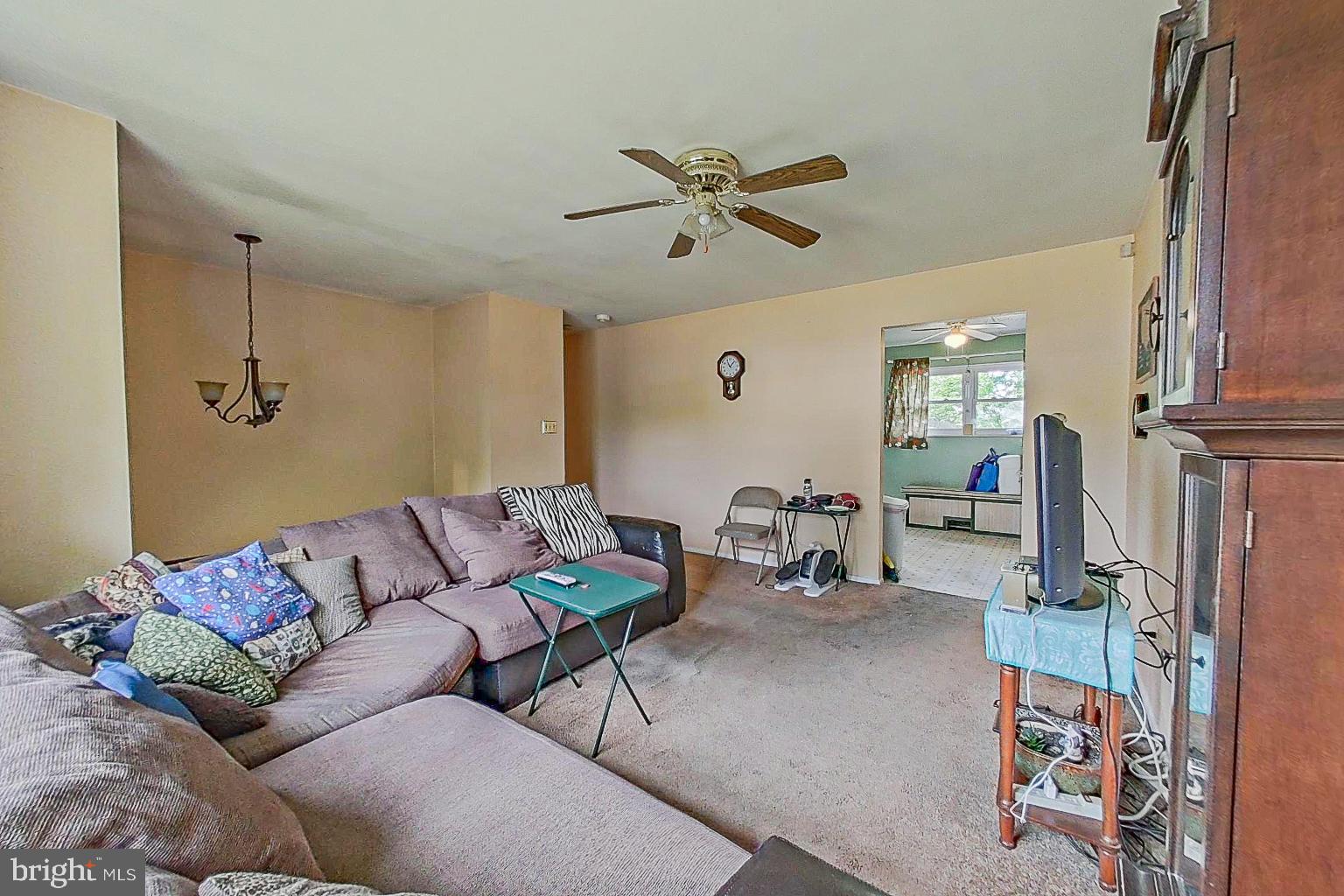 CAPITAL ESTATES - Residential