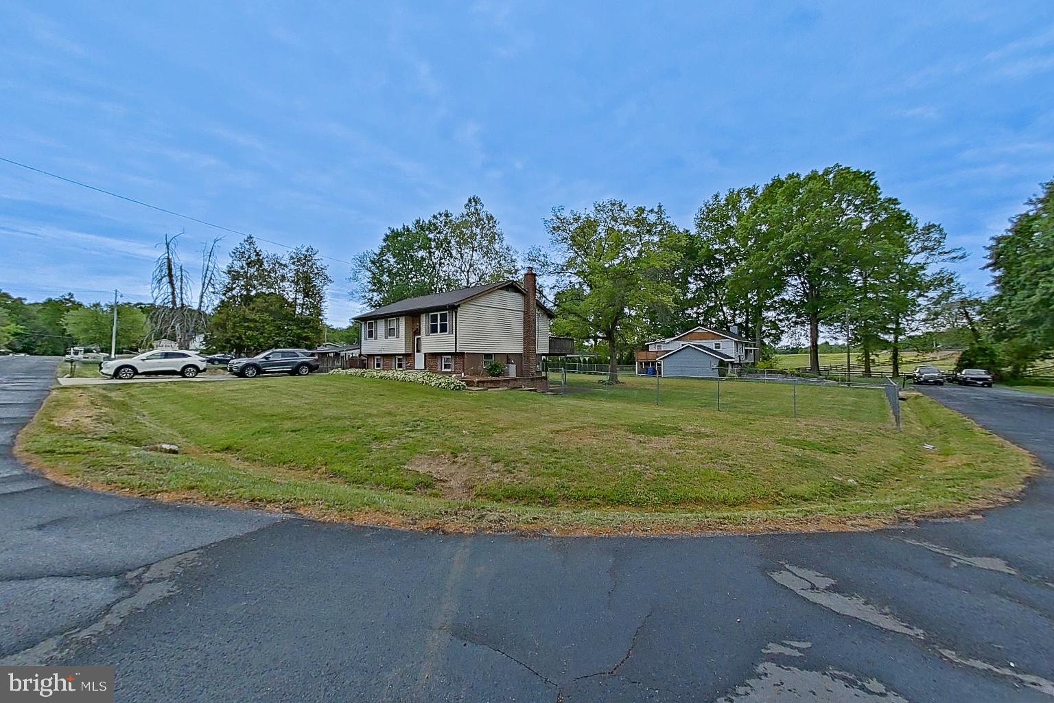 CAPITAL ESTATES - Residential
