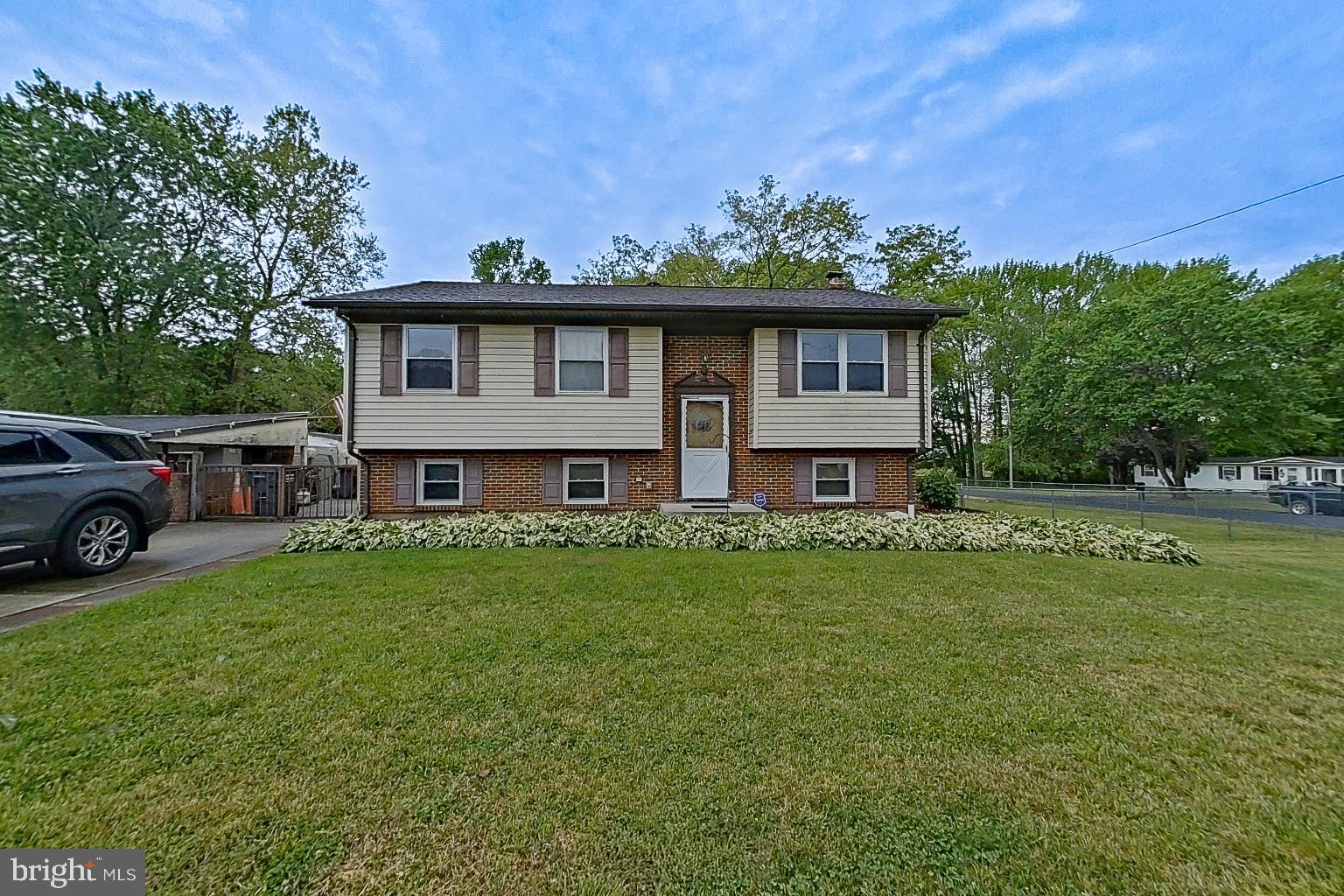 CAPITAL ESTATES - Residential