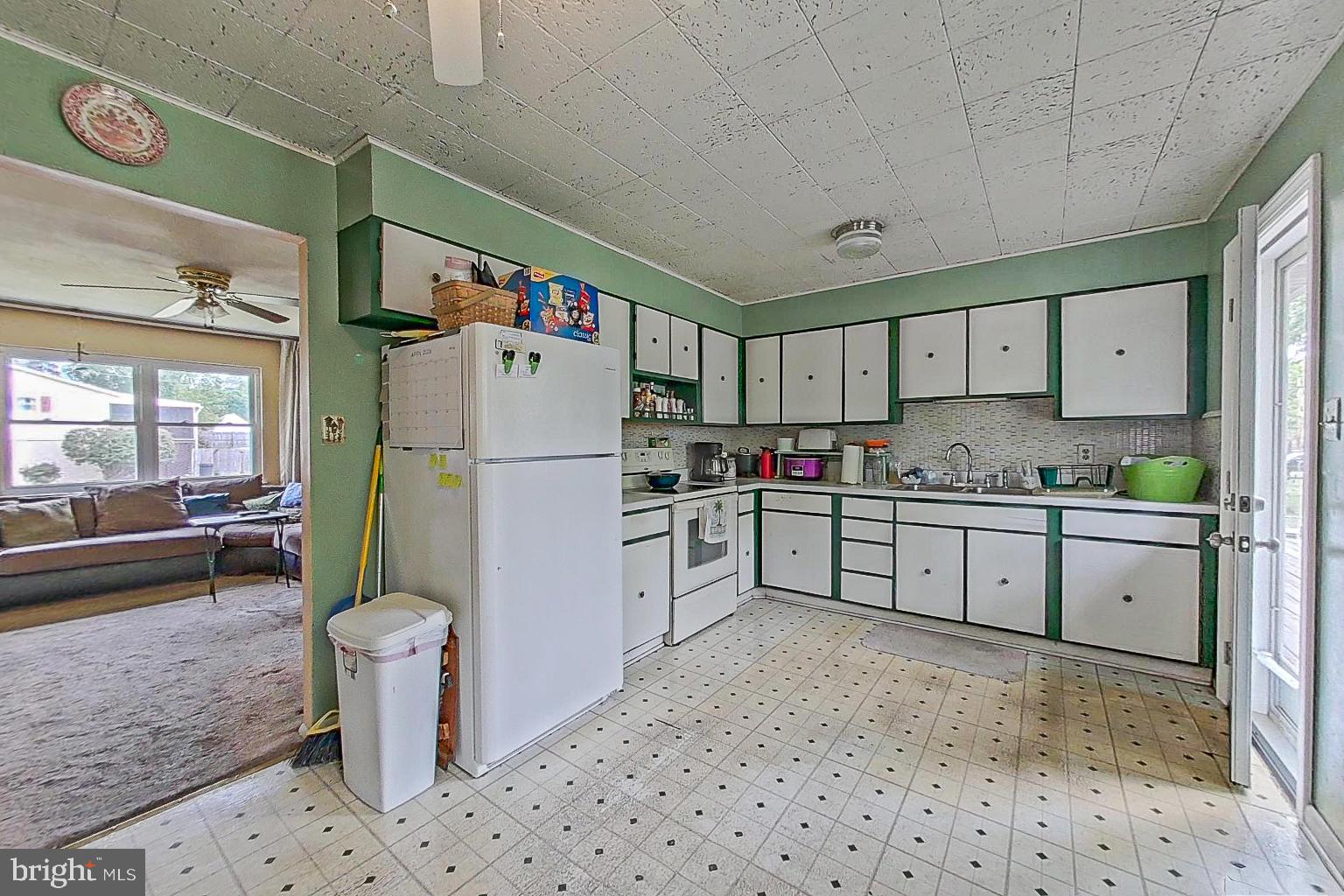 CAPITAL ESTATES - Residential