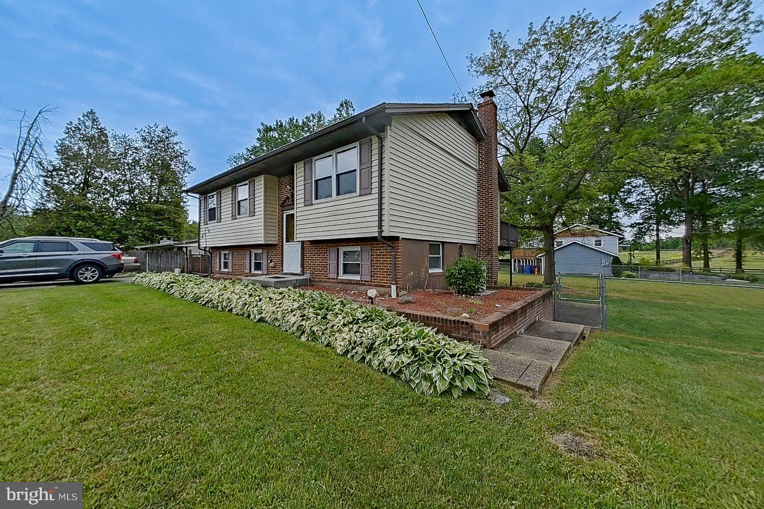 CAPITAL ESTATES - Residential
