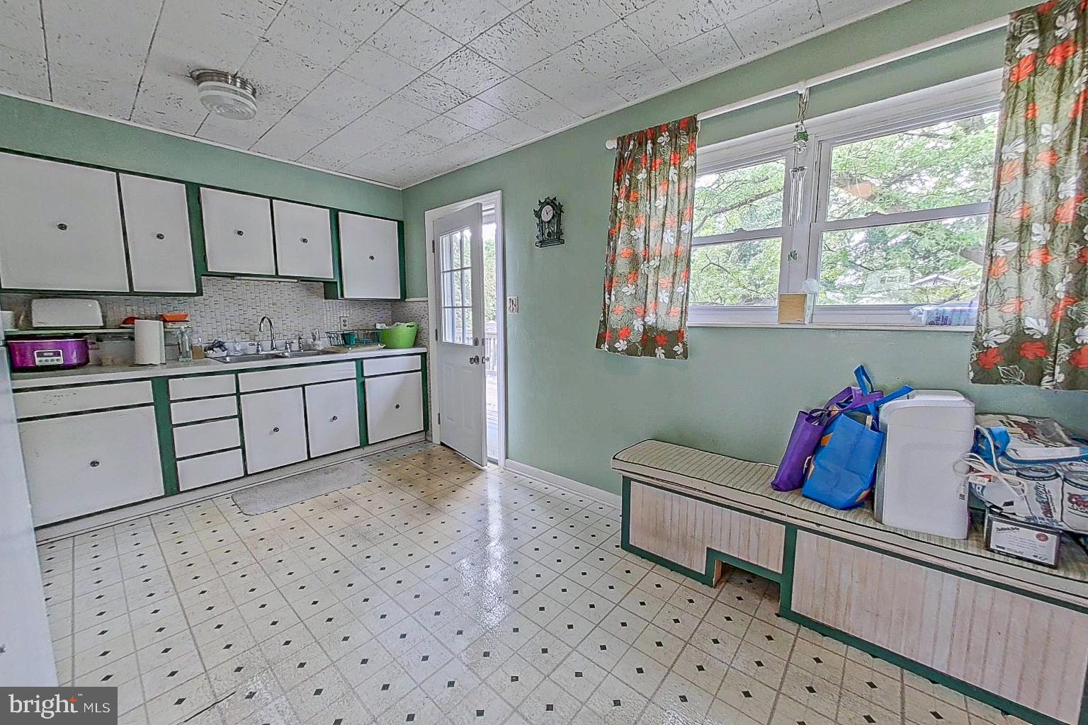 CAPITAL ESTATES - Residential