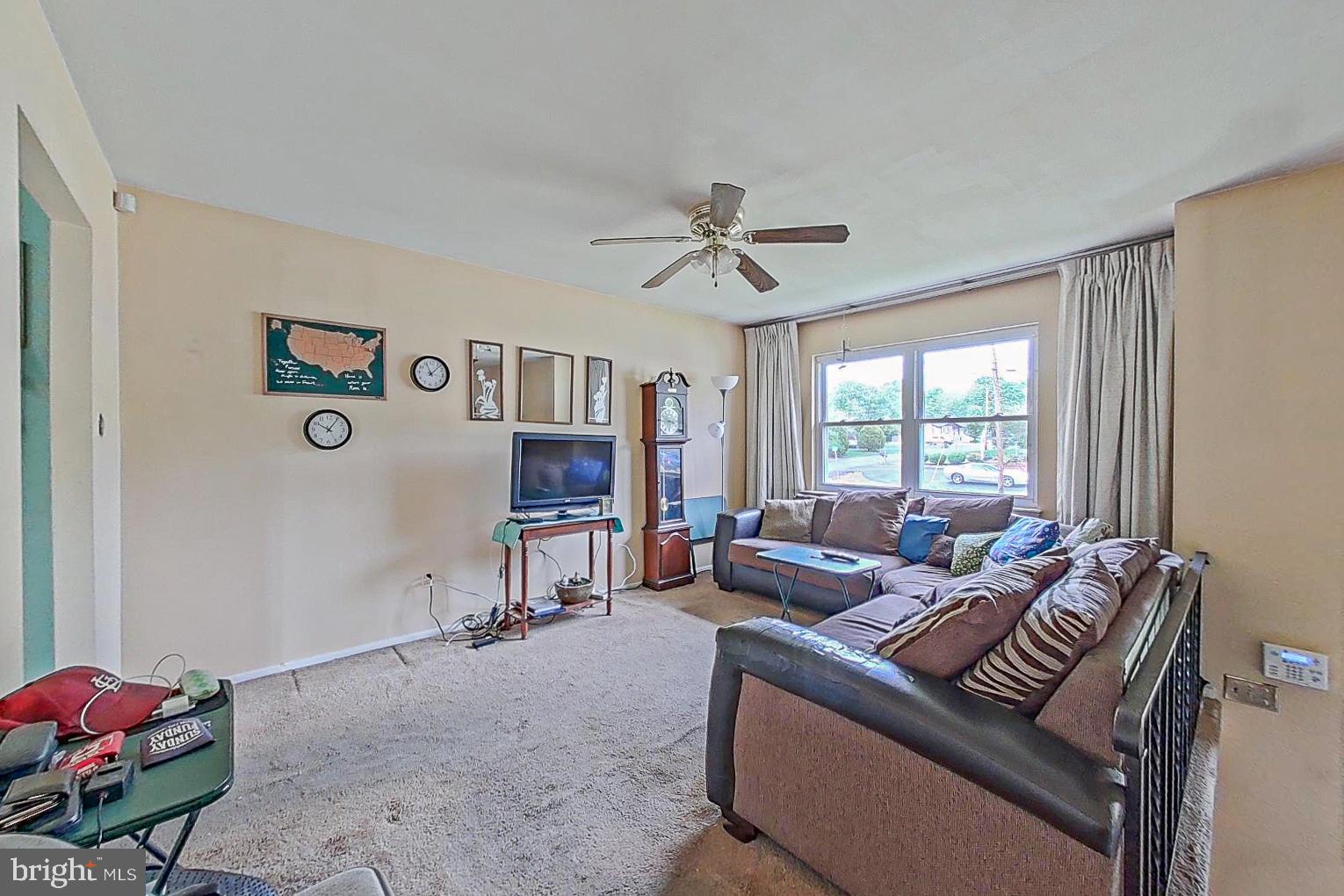 CAPITAL ESTATES - Residential