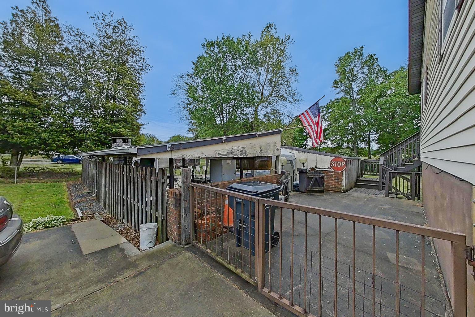 CAPITAL ESTATES - Residential