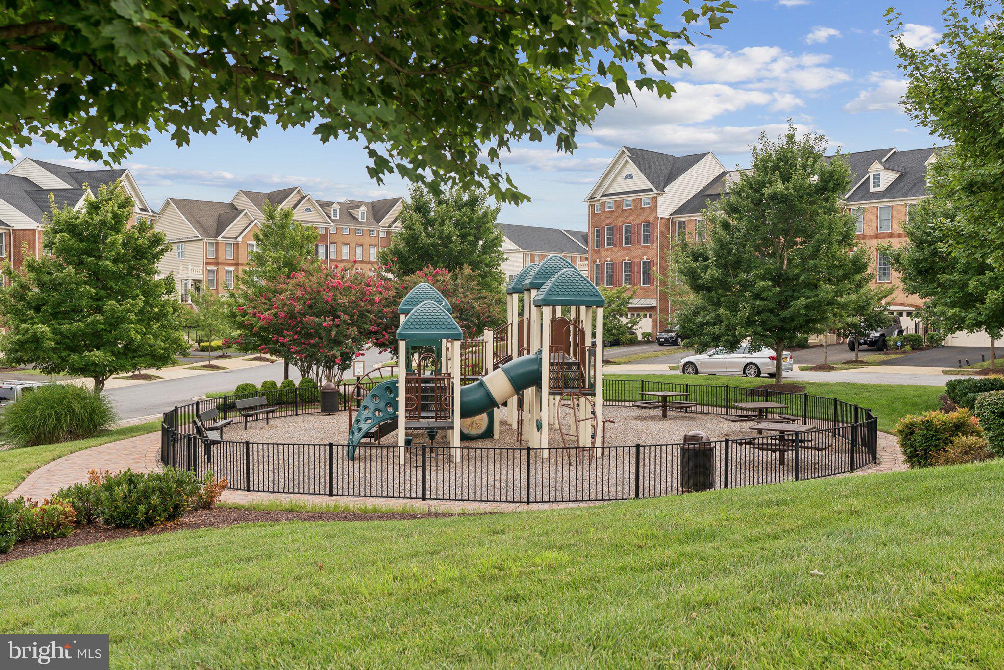 MARLBORO RIDGE - Residential