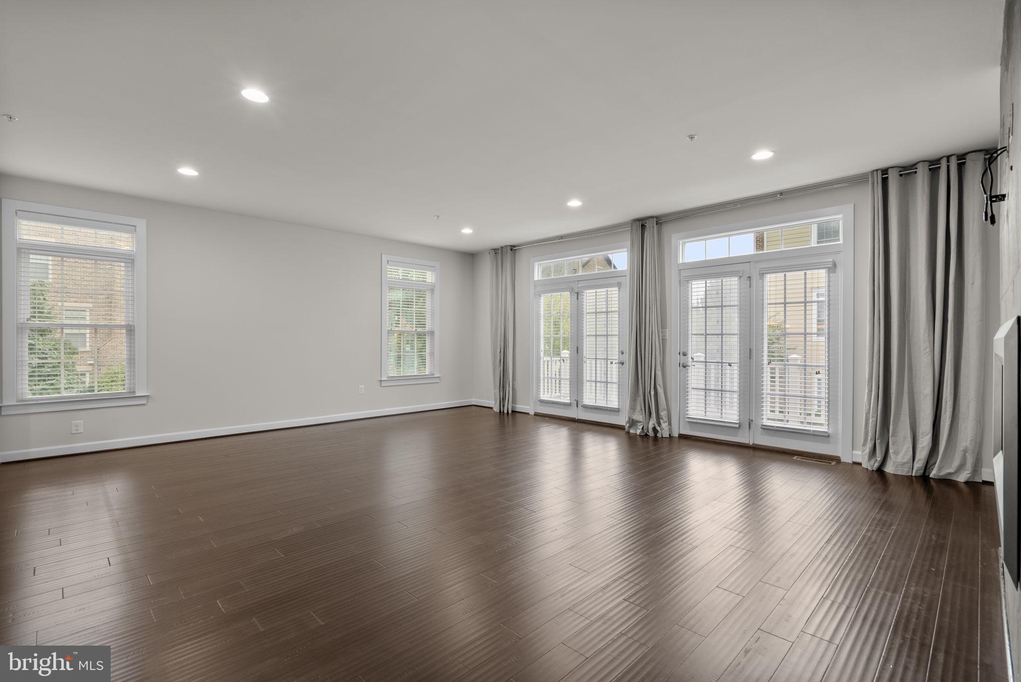 11305 MARKET STREET