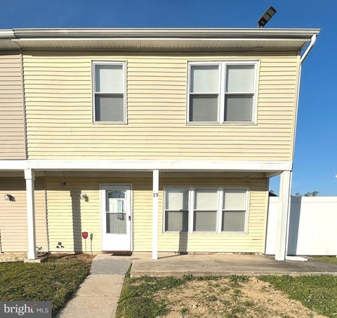 Townhouse For Sale - 19 Lamont Court<br/> SICKLERVILLE, NJ 08081