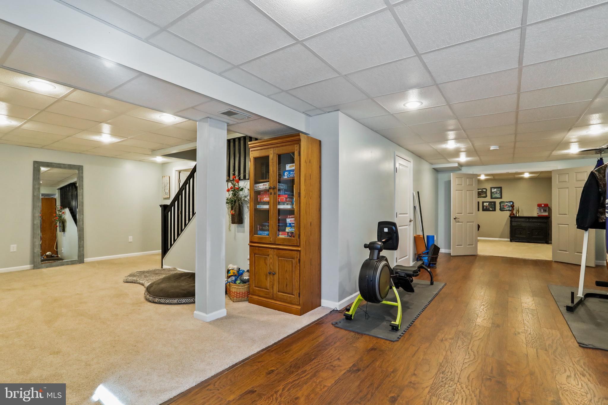 FREEZELAND MANOR - Residential