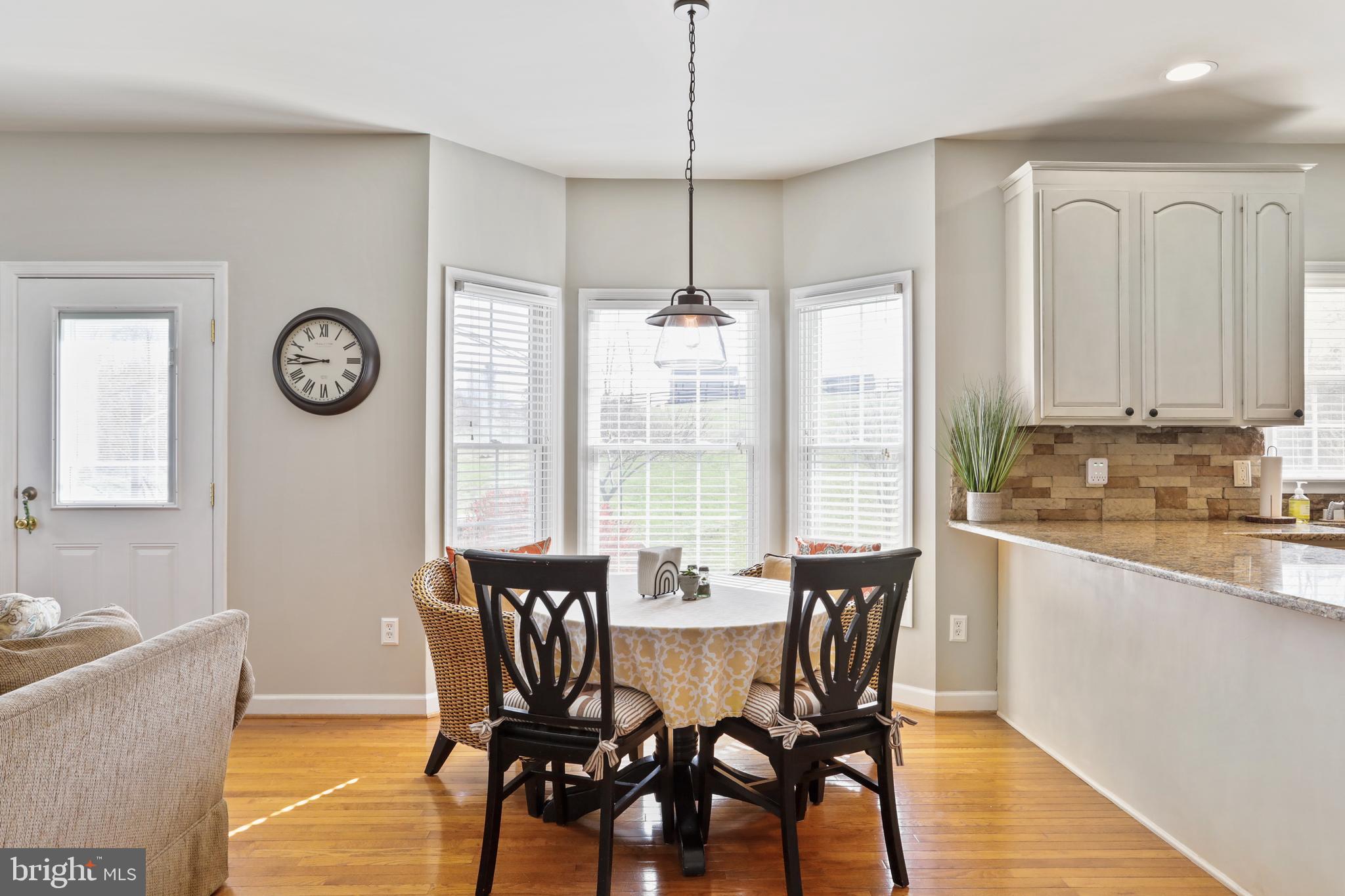 FREEZELAND MANOR - Residential