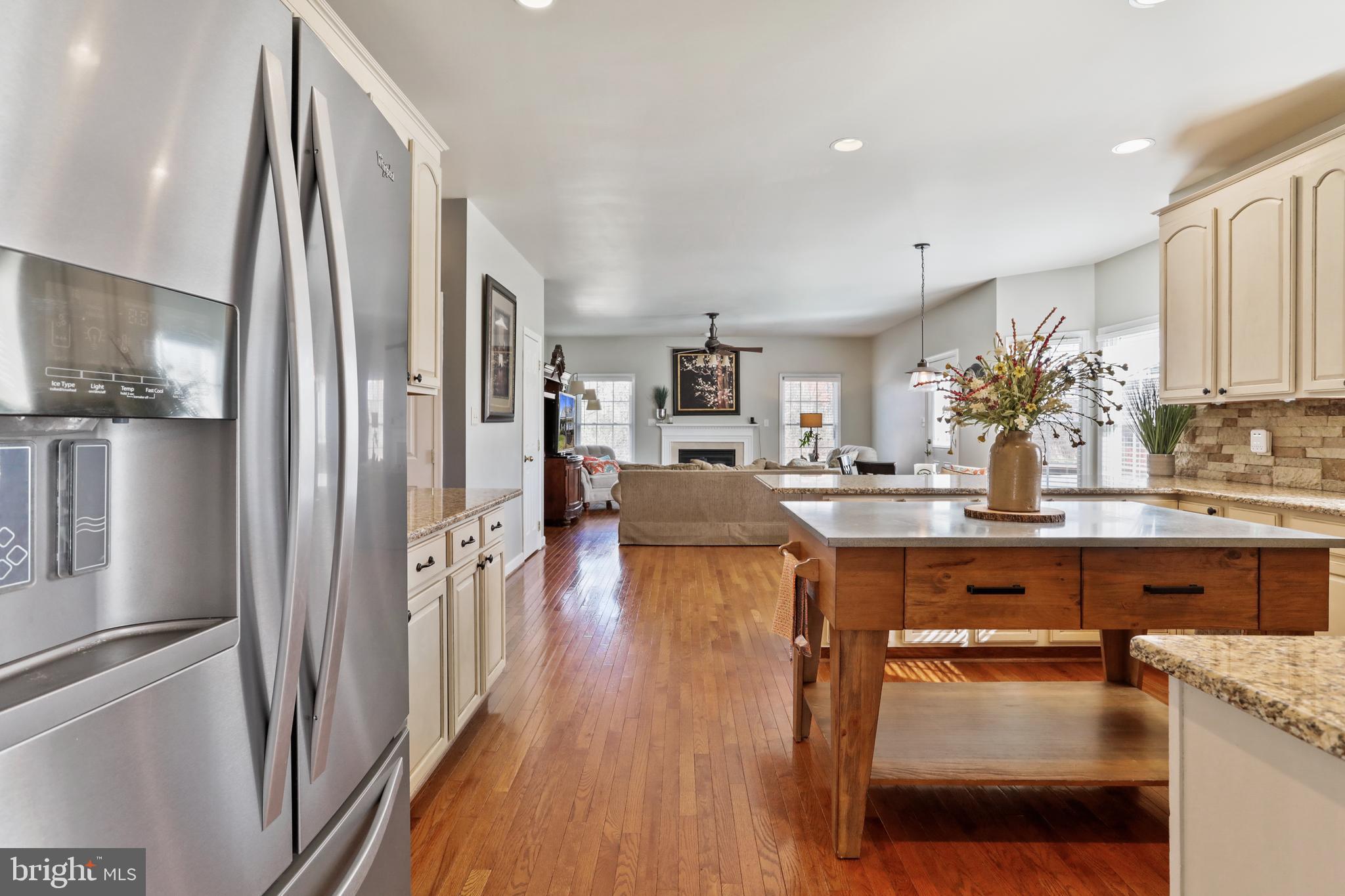 FREEZELAND MANOR - Residential