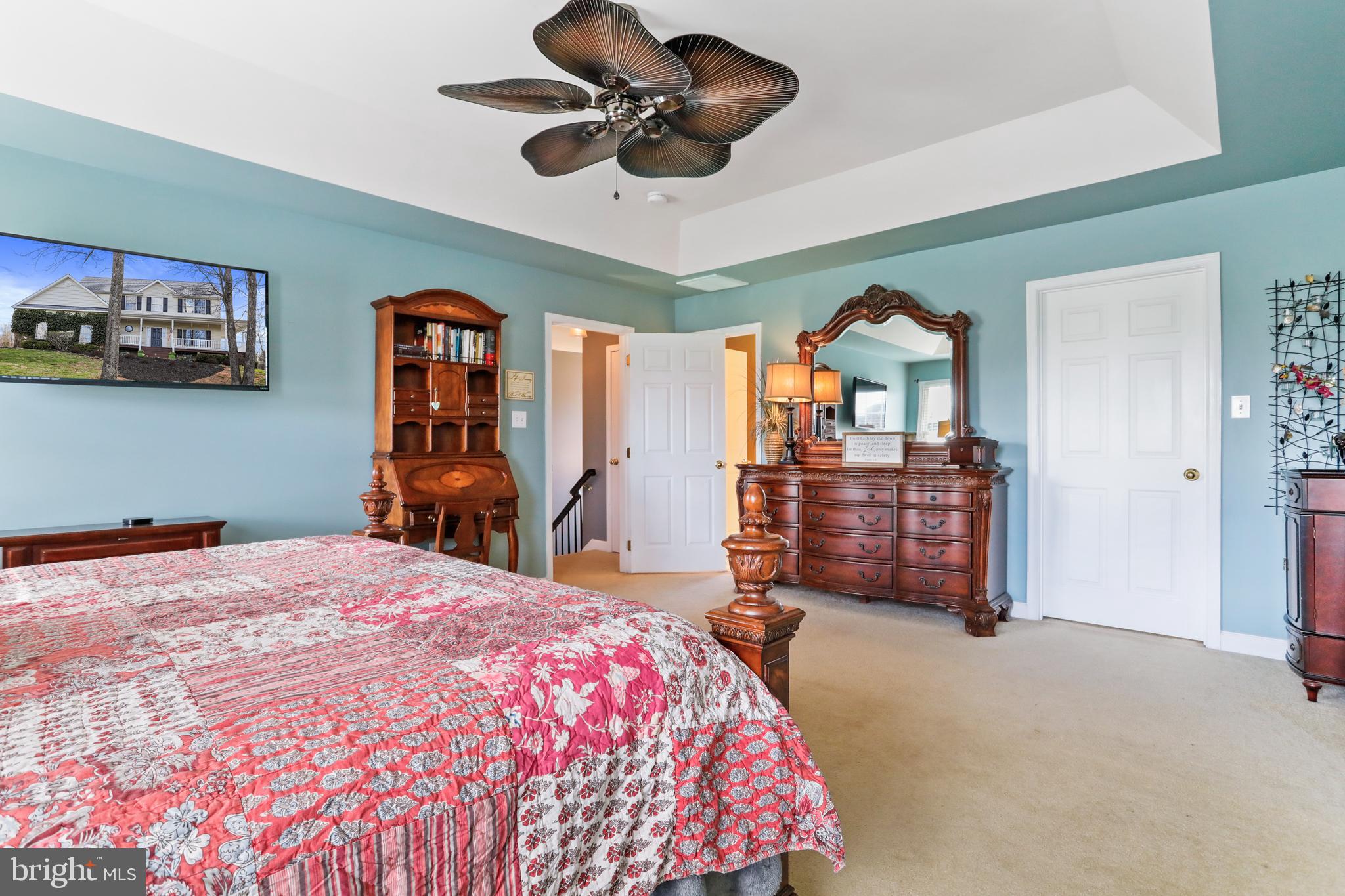 FREEZELAND MANOR - Residential