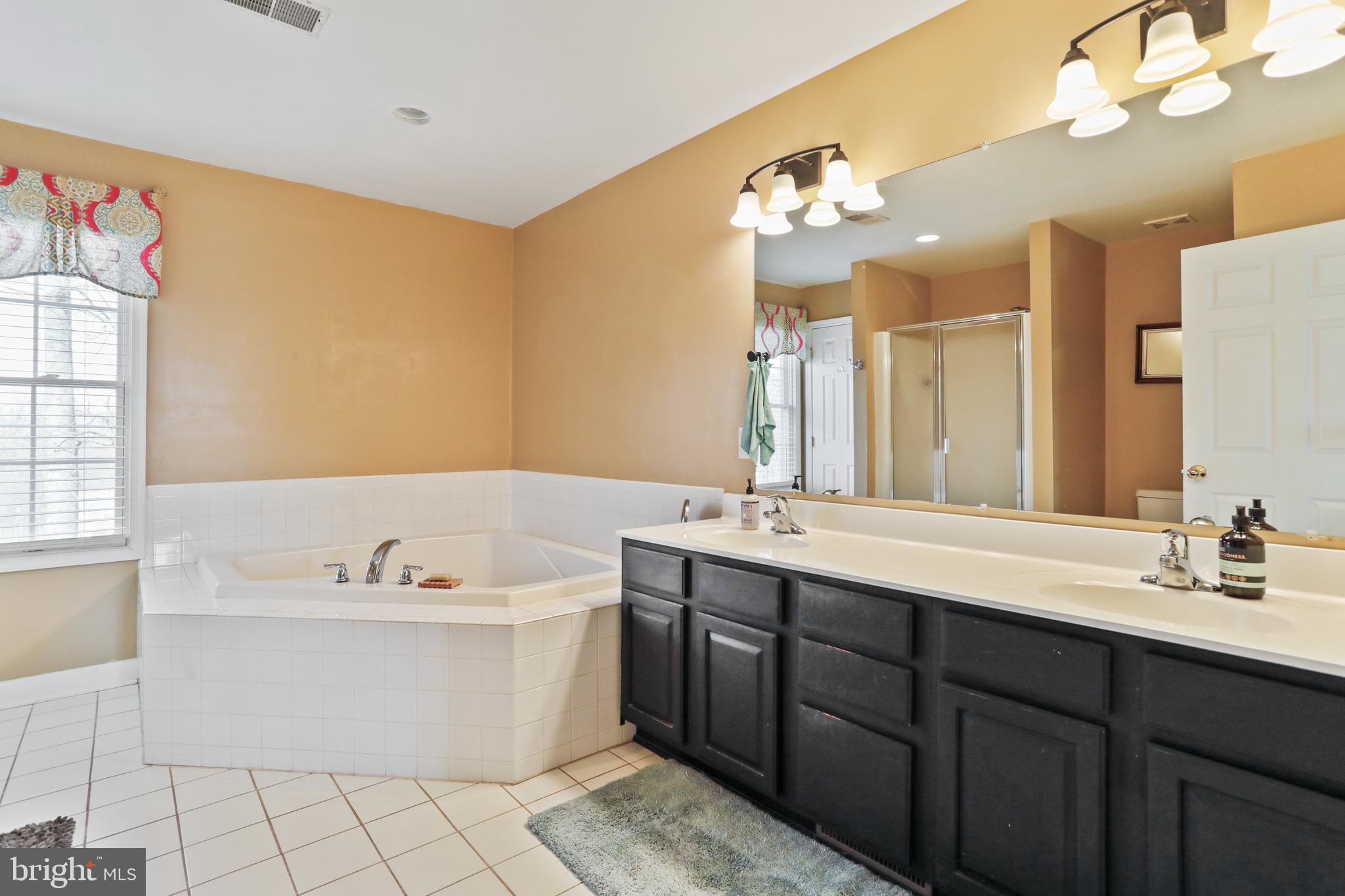 FREEZELAND MANOR - Residential