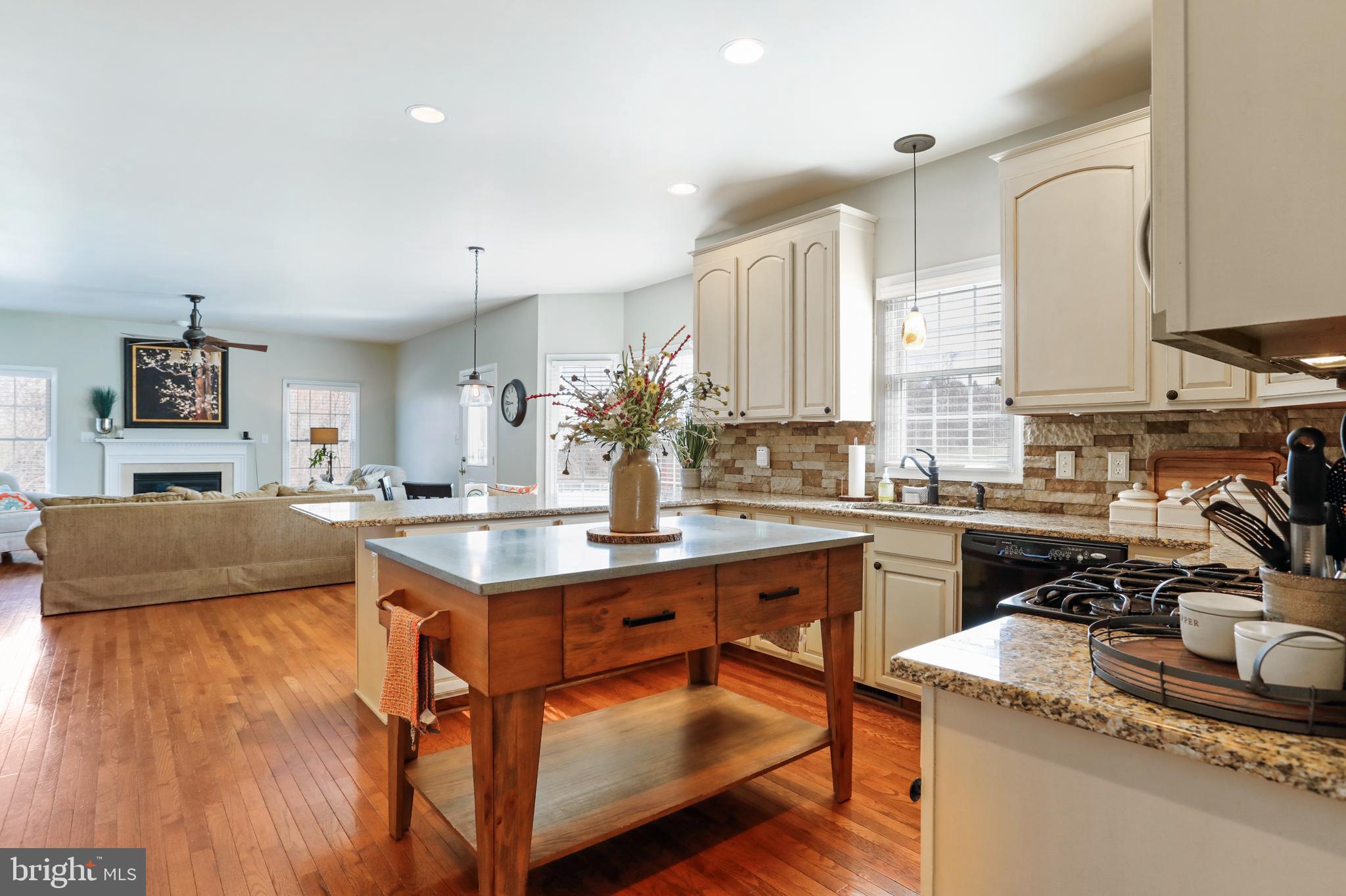 FREEZELAND MANOR - Residential