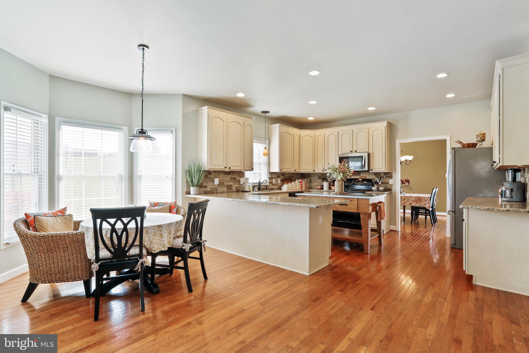 FREEZELAND MANOR - Residential