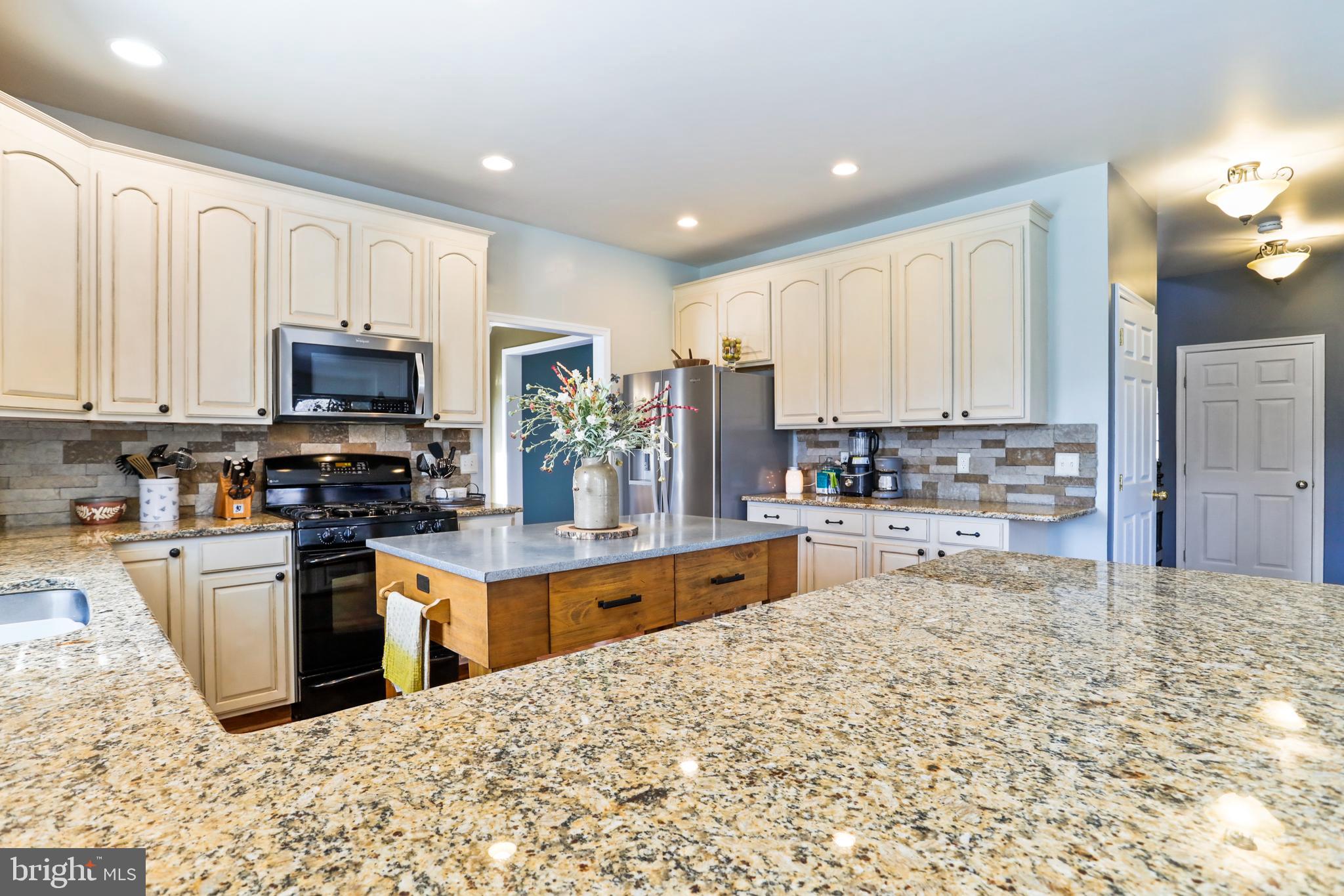 FREEZELAND MANOR - Residential