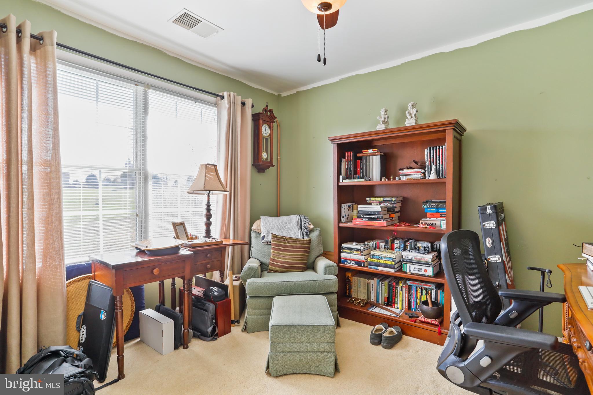 FREEZELAND MANOR - Residential