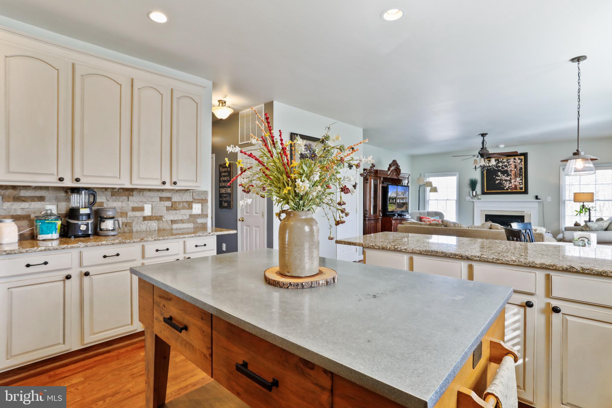 FREEZELAND MANOR - Residential