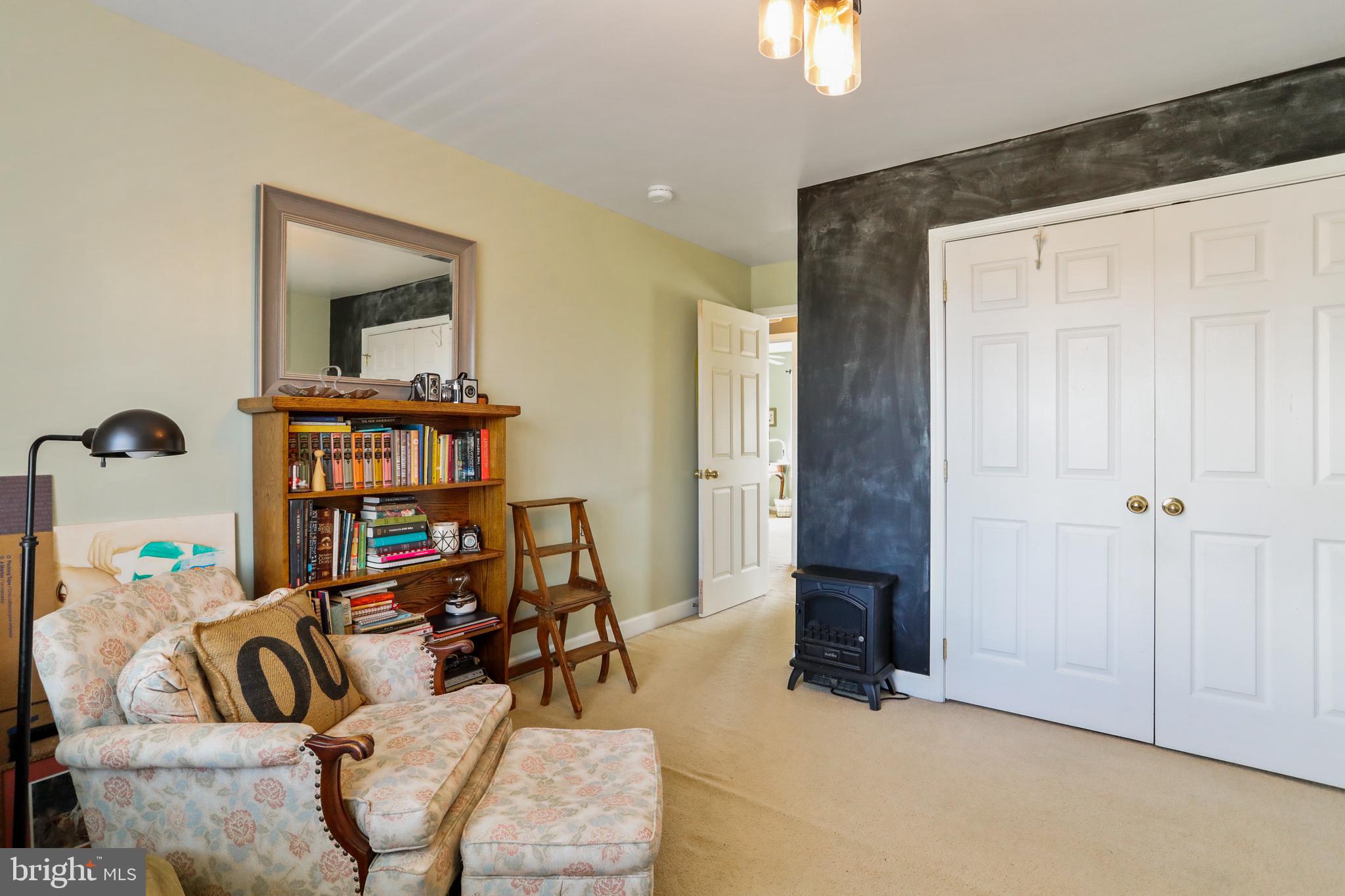 FREEZELAND MANOR - Residential