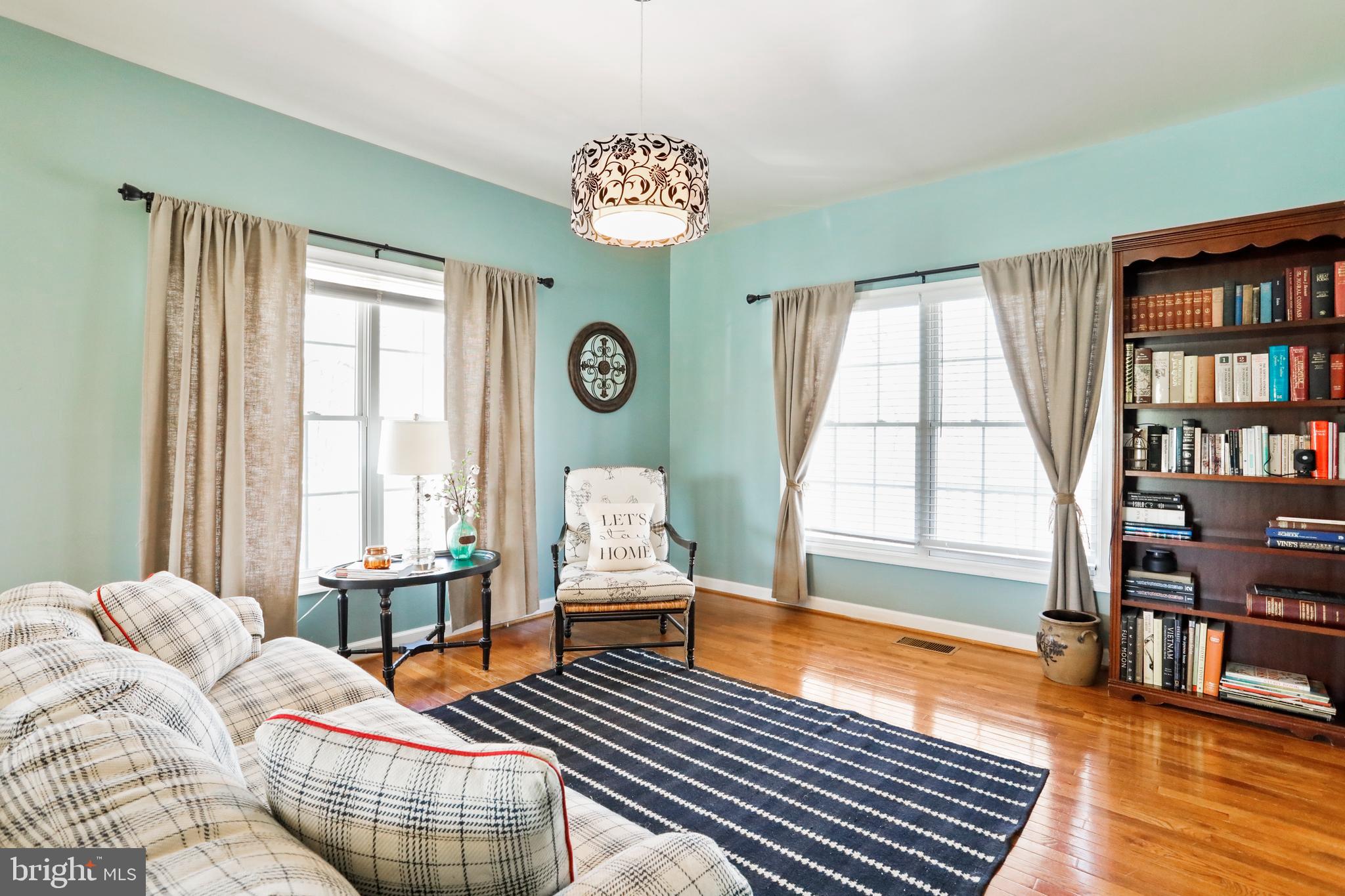 FREEZELAND MANOR - Residential