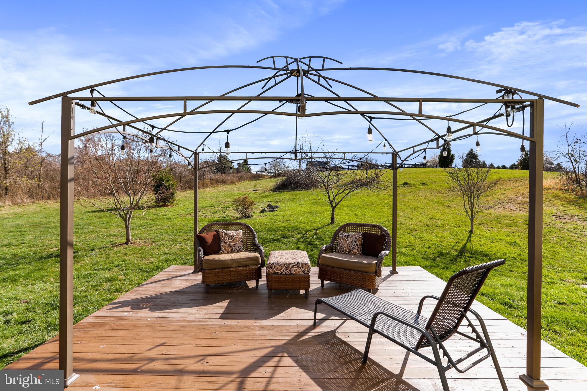 FREEZELAND MANOR - Residential