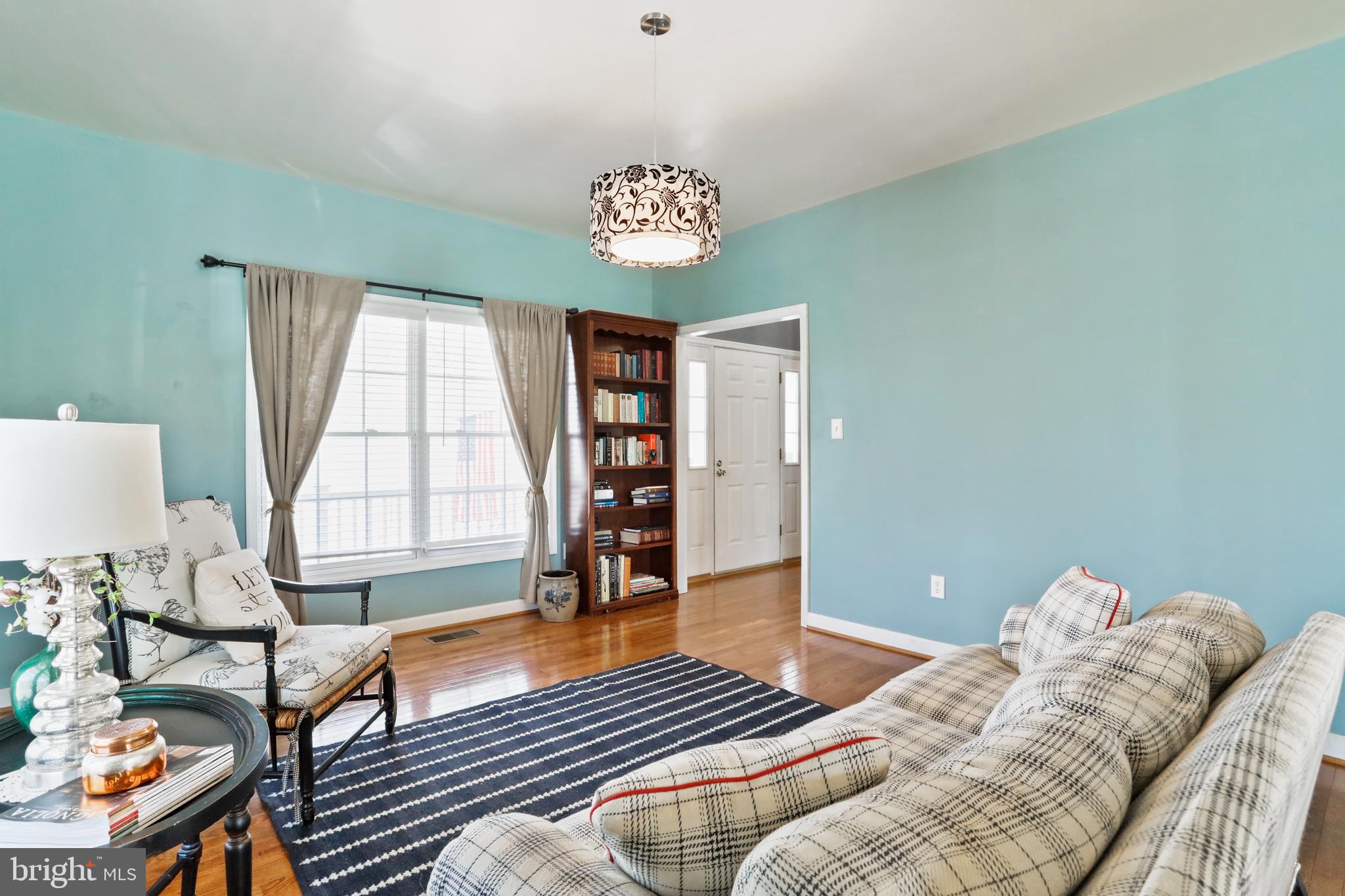 FREEZELAND MANOR - Residential