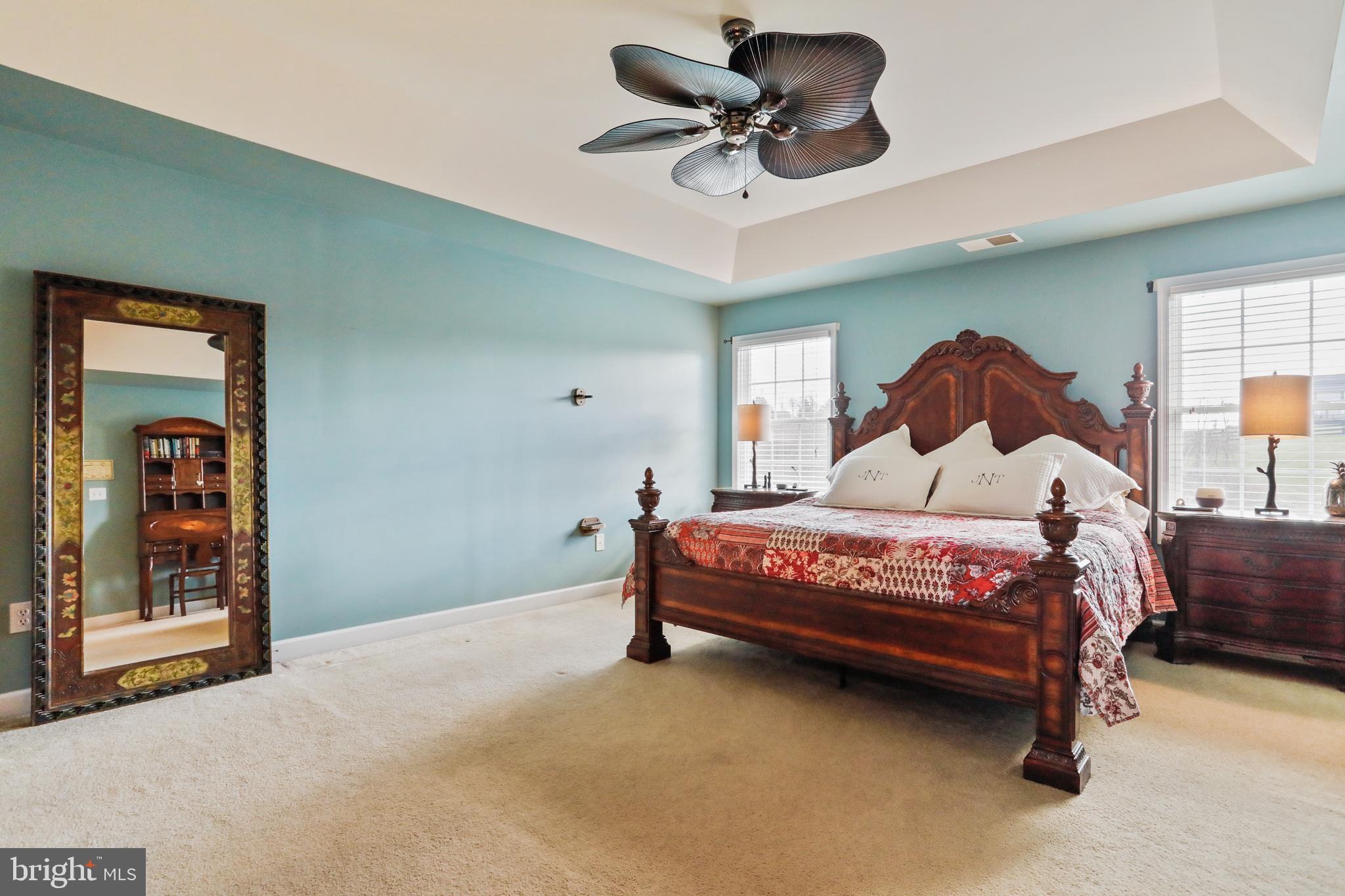 FREEZELAND MANOR - Residential