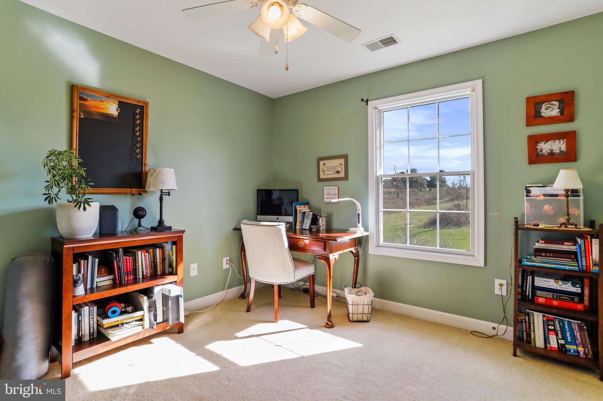 FREEZELAND MANOR - Residential