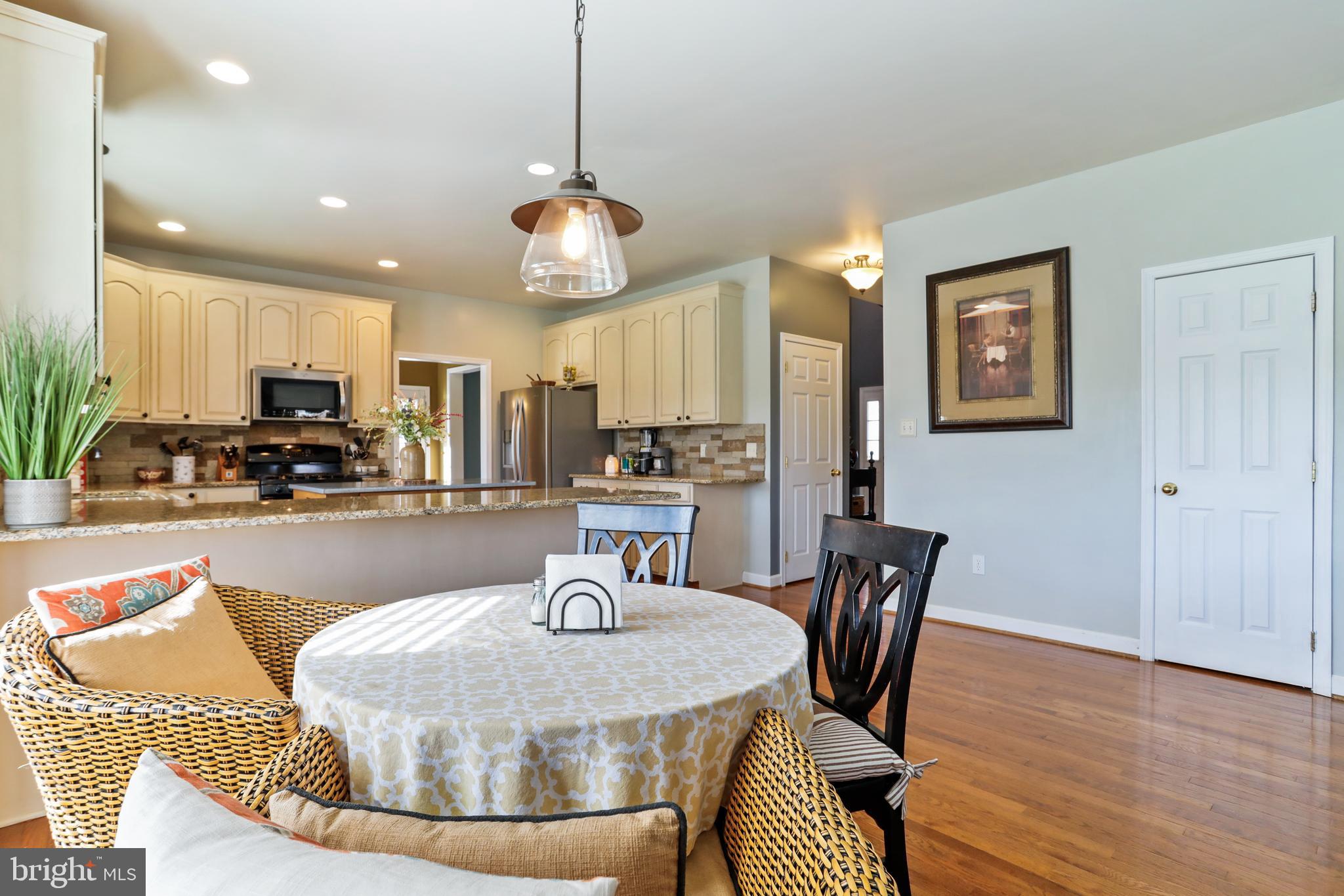 FREEZELAND MANOR - Residential