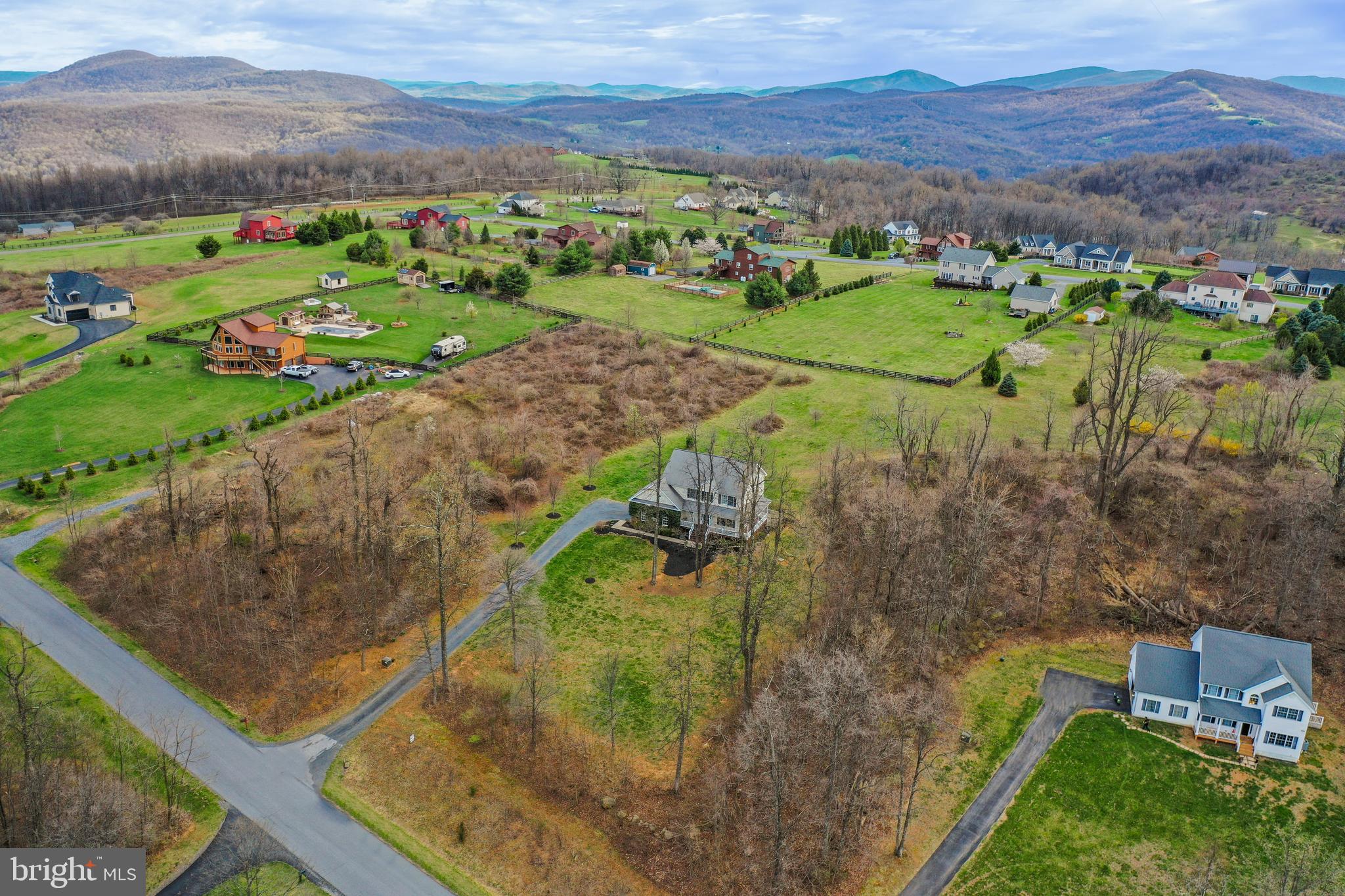 FREEZELAND MANOR - Residential