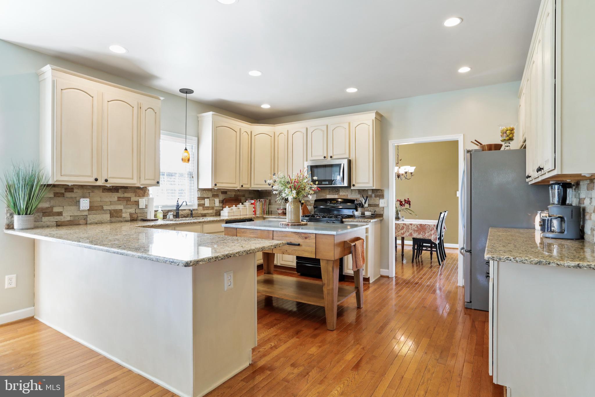 FREEZELAND MANOR - Residential