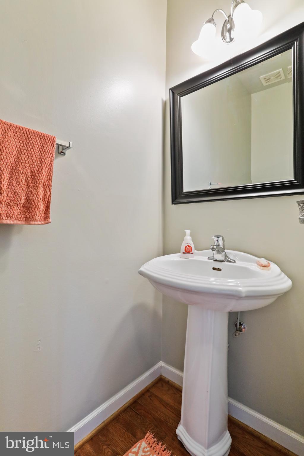 FREEZELAND MANOR - Residential