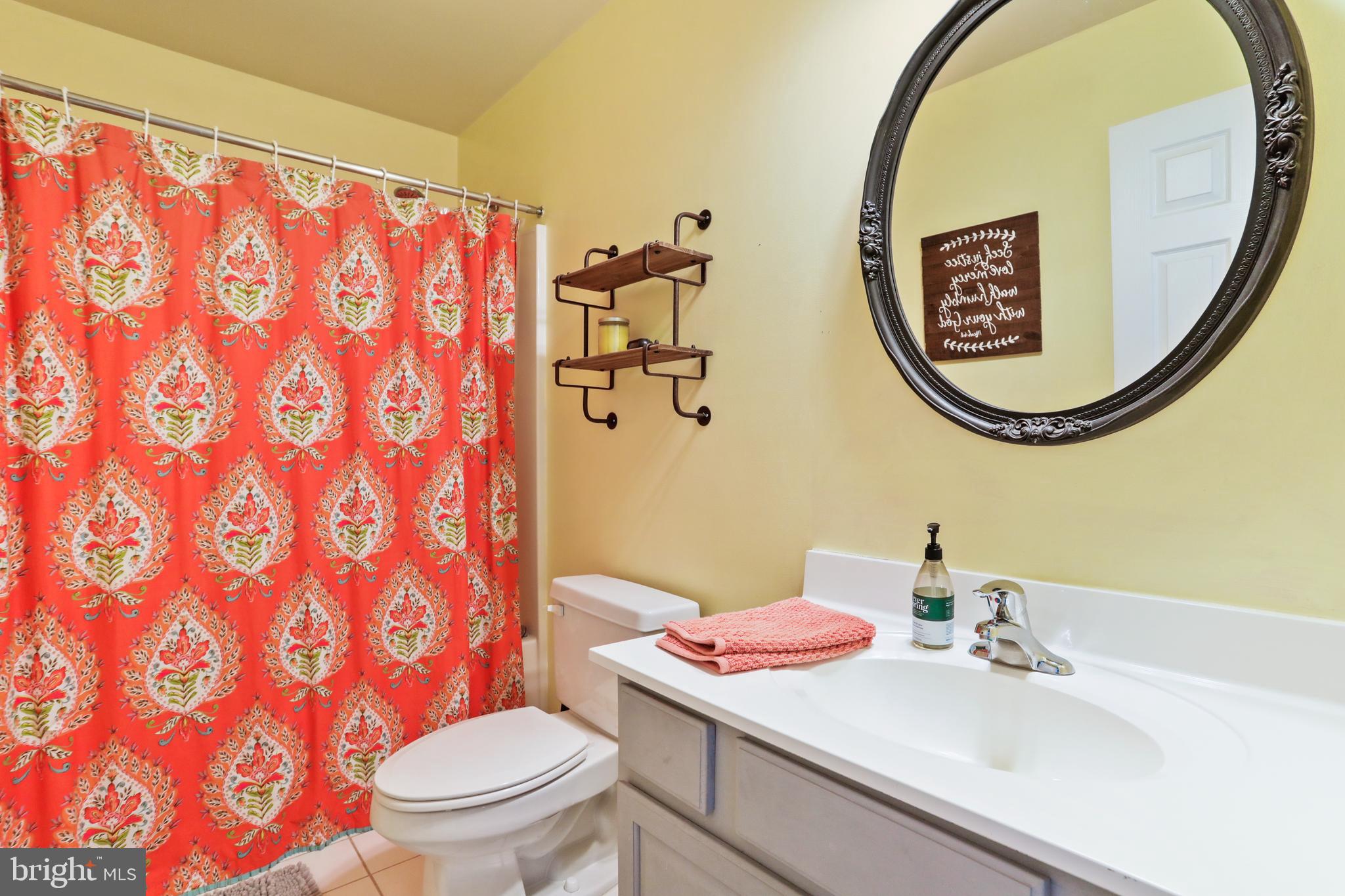 FREEZELAND MANOR - Residential