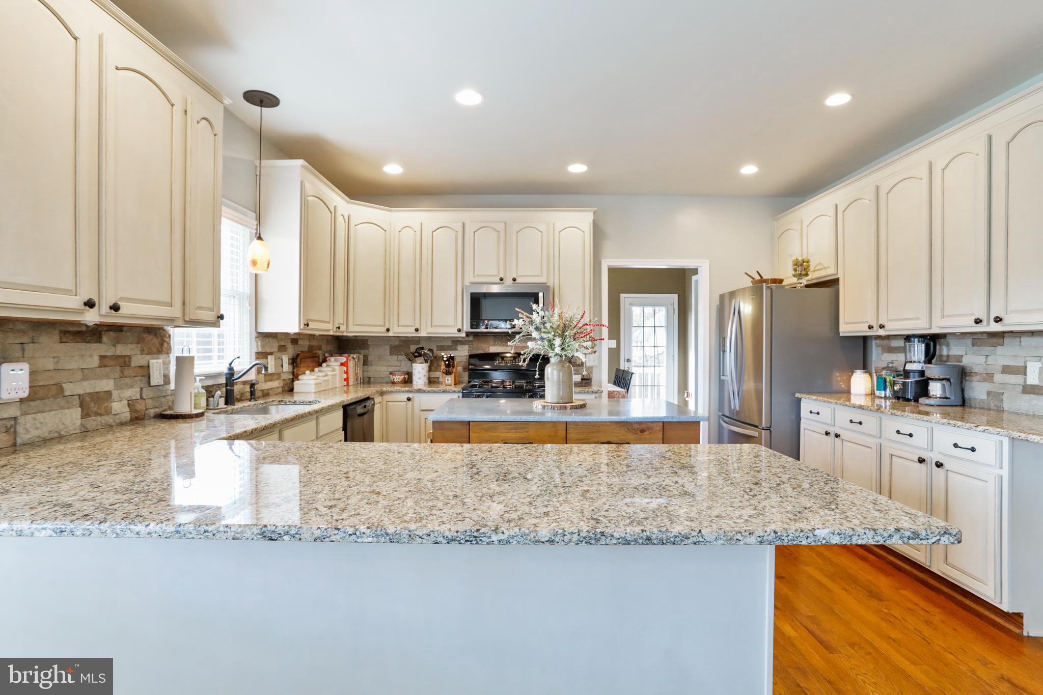 FREEZELAND MANOR - Residential