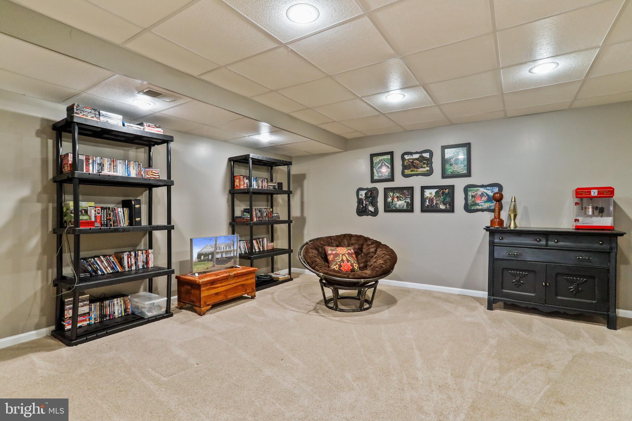 FREEZELAND MANOR - Residential