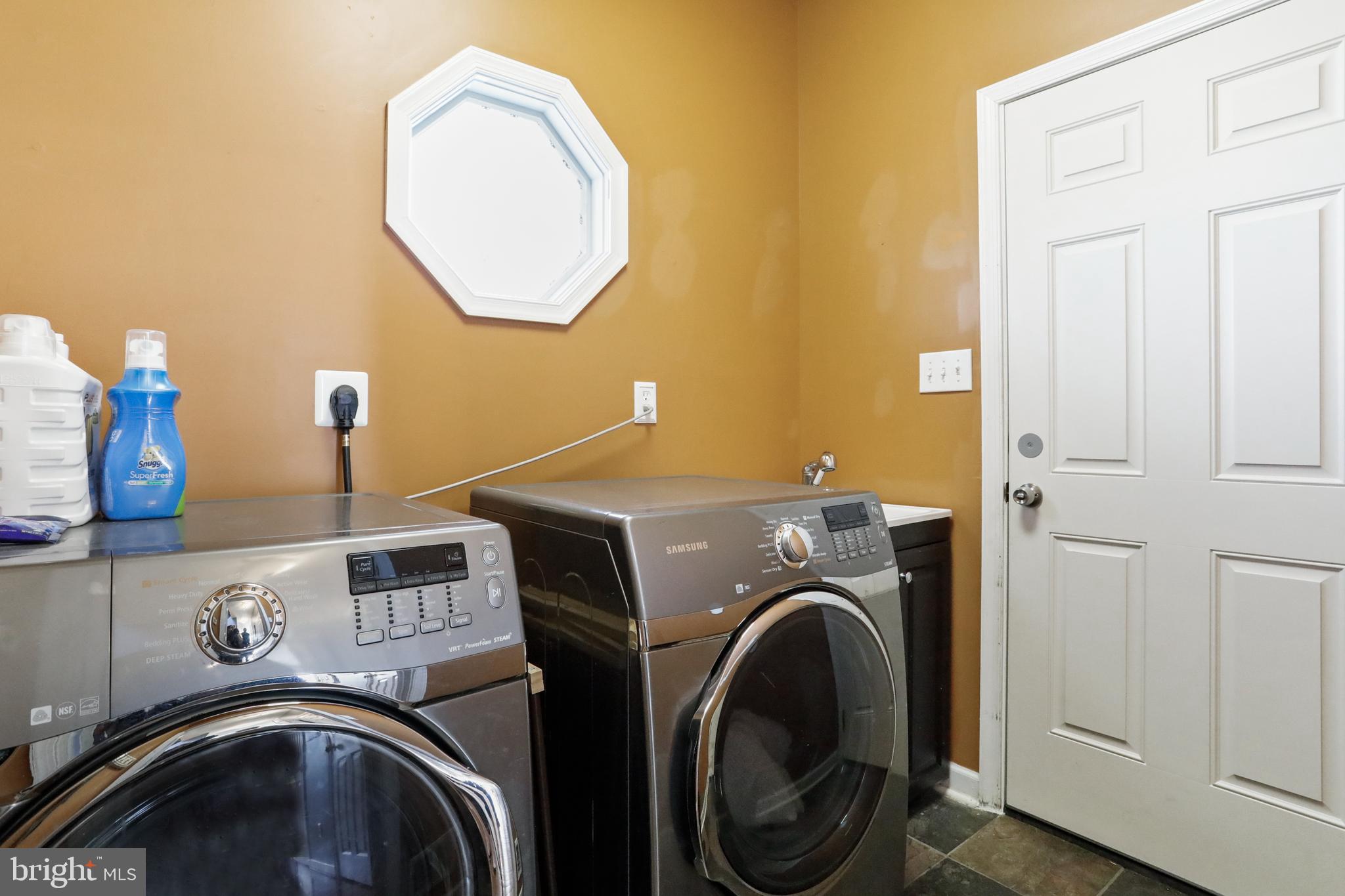 FREEZELAND MANOR - Residential