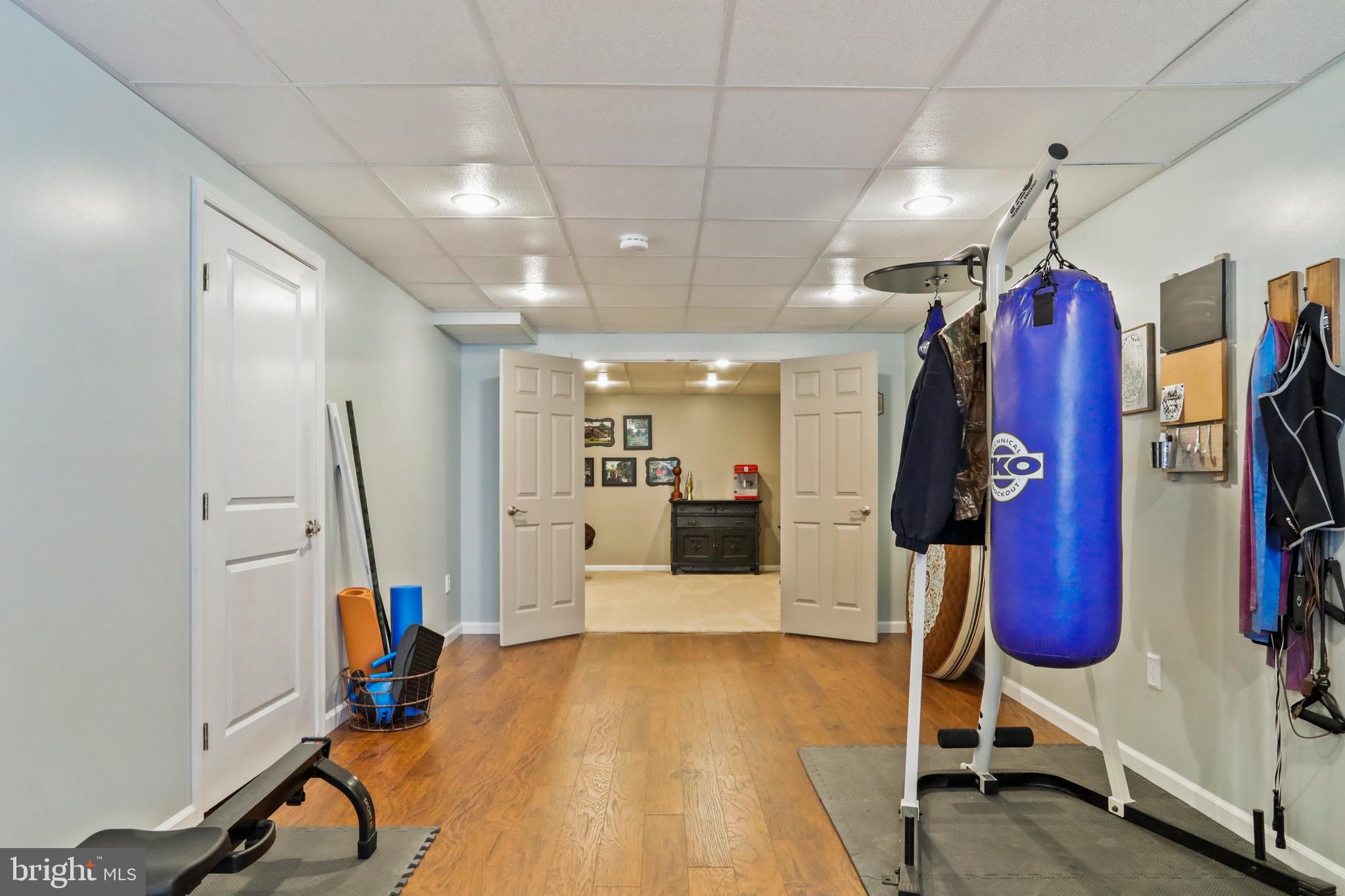 FREEZELAND MANOR - Residential