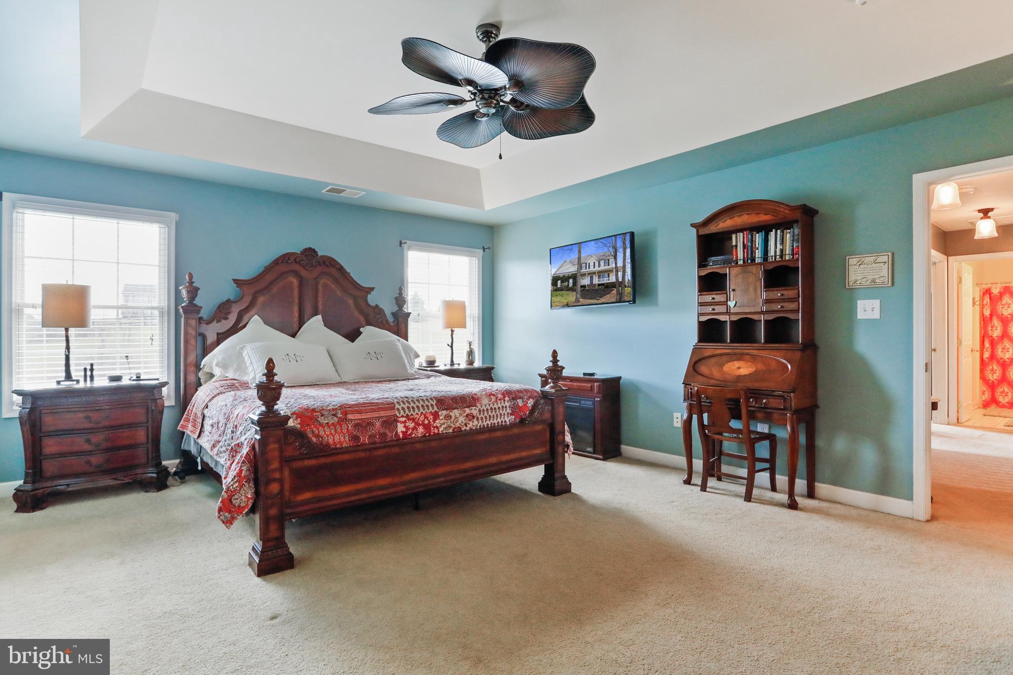 FREEZELAND MANOR - Residential