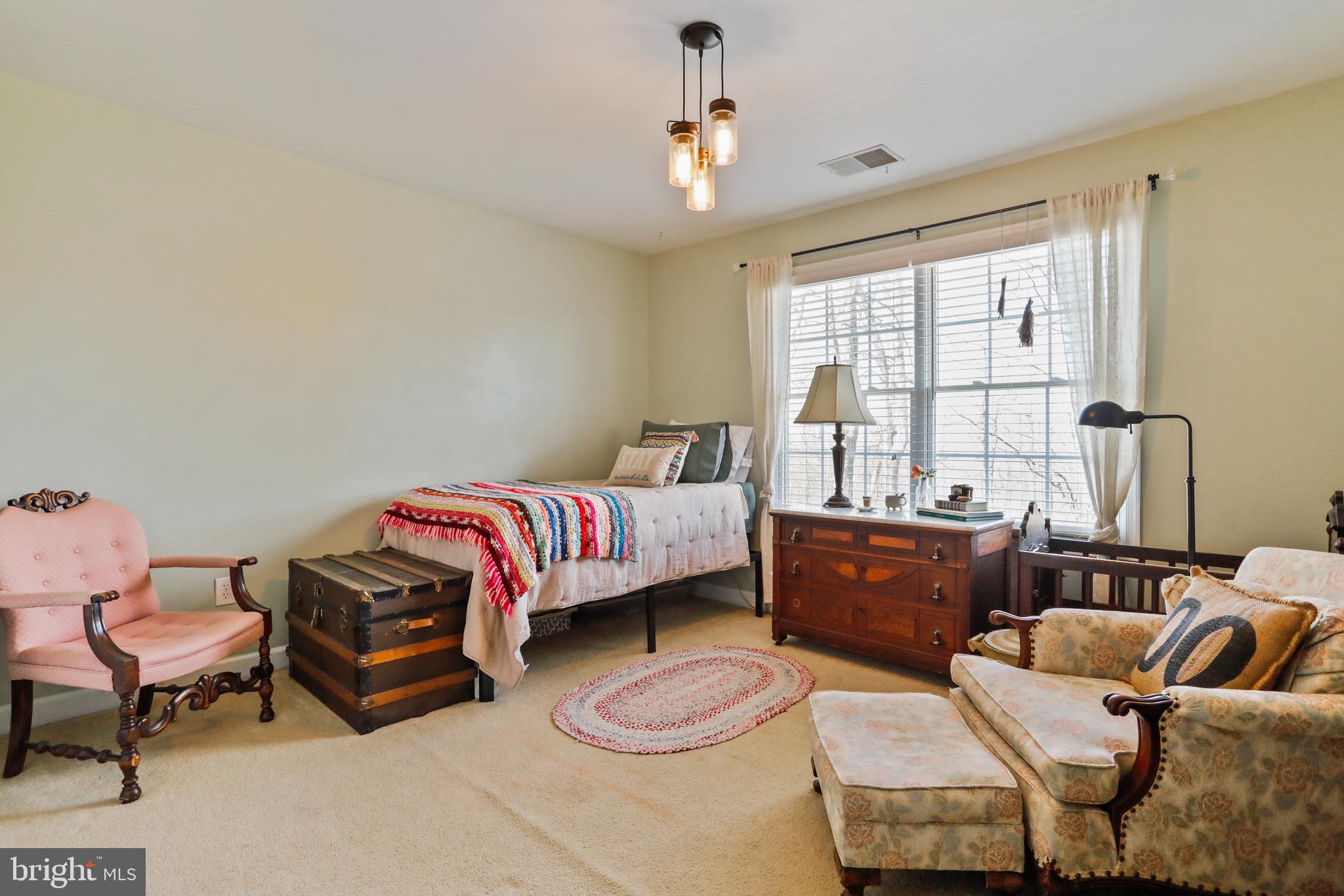 FREEZELAND MANOR - Residential