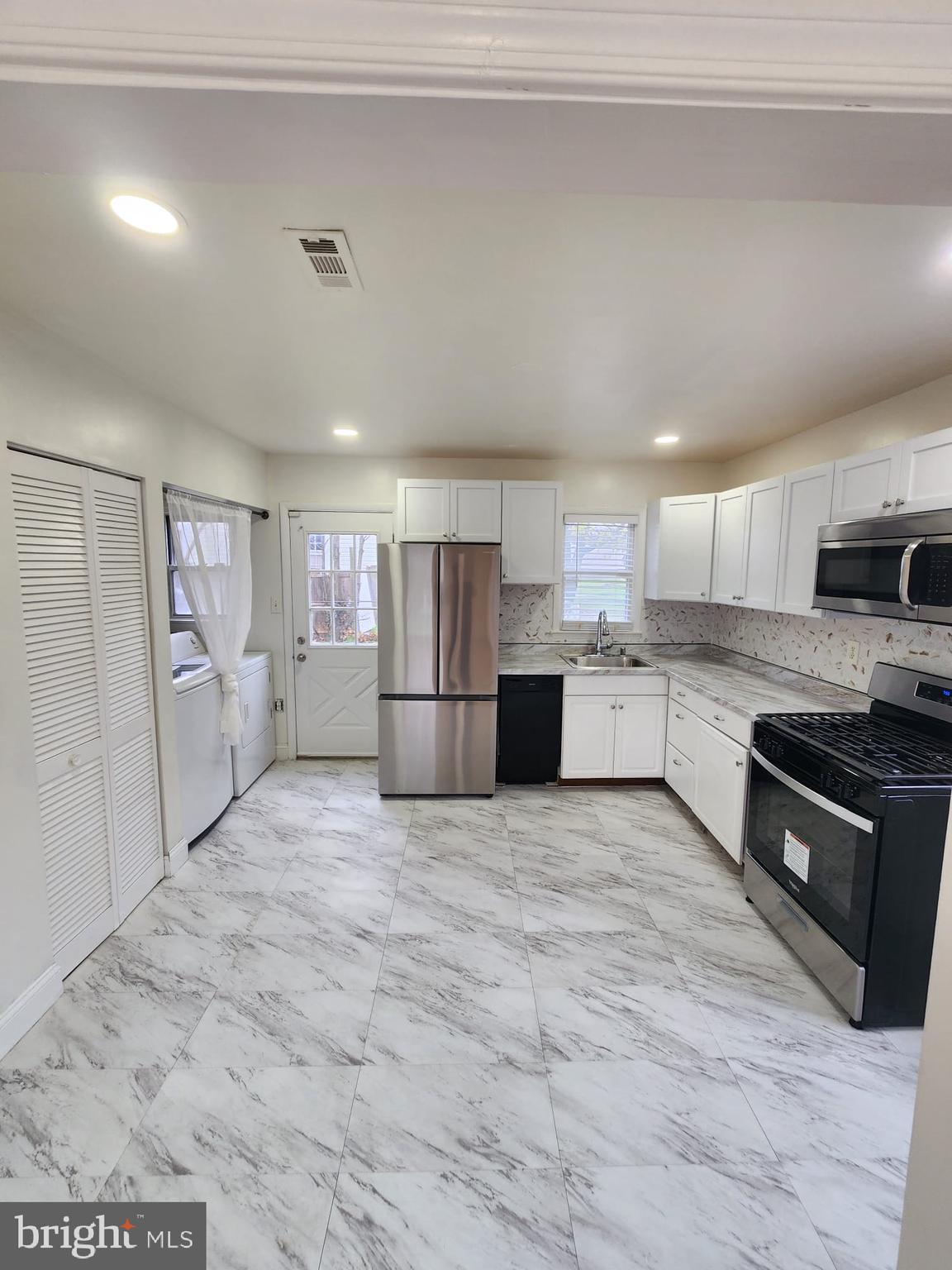 LAUREL GARDENS - Residential