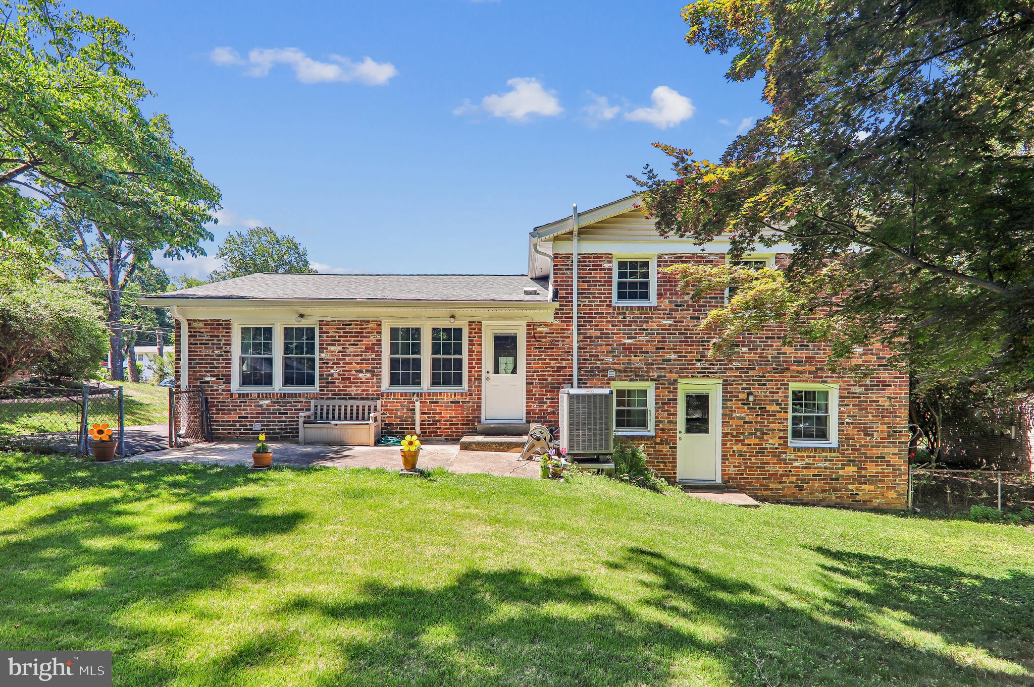 1002 DEVERE DRIVE