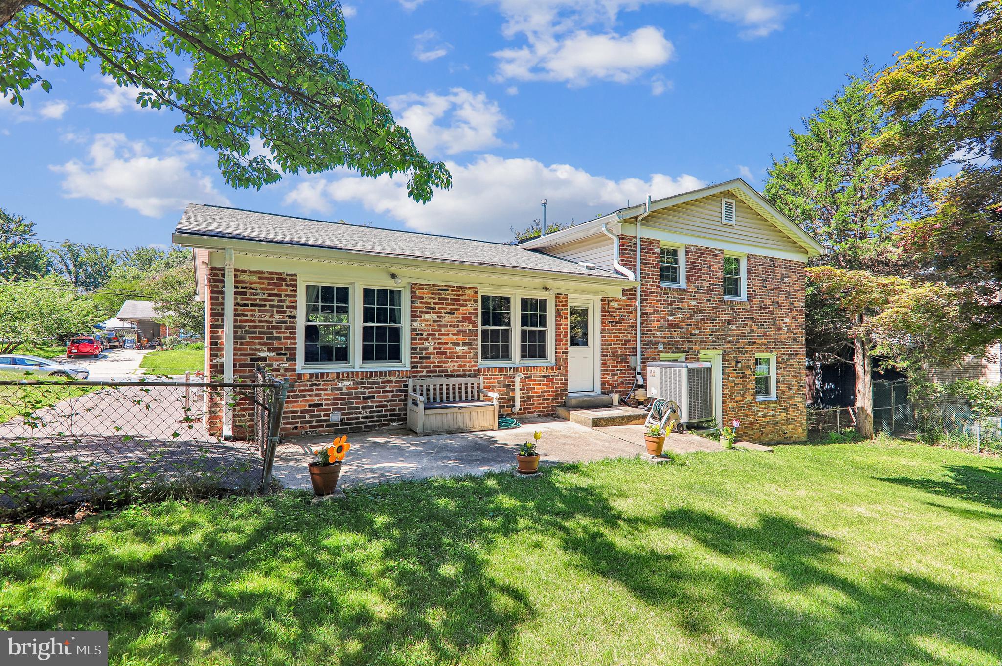 1002 DEVERE DRIVE