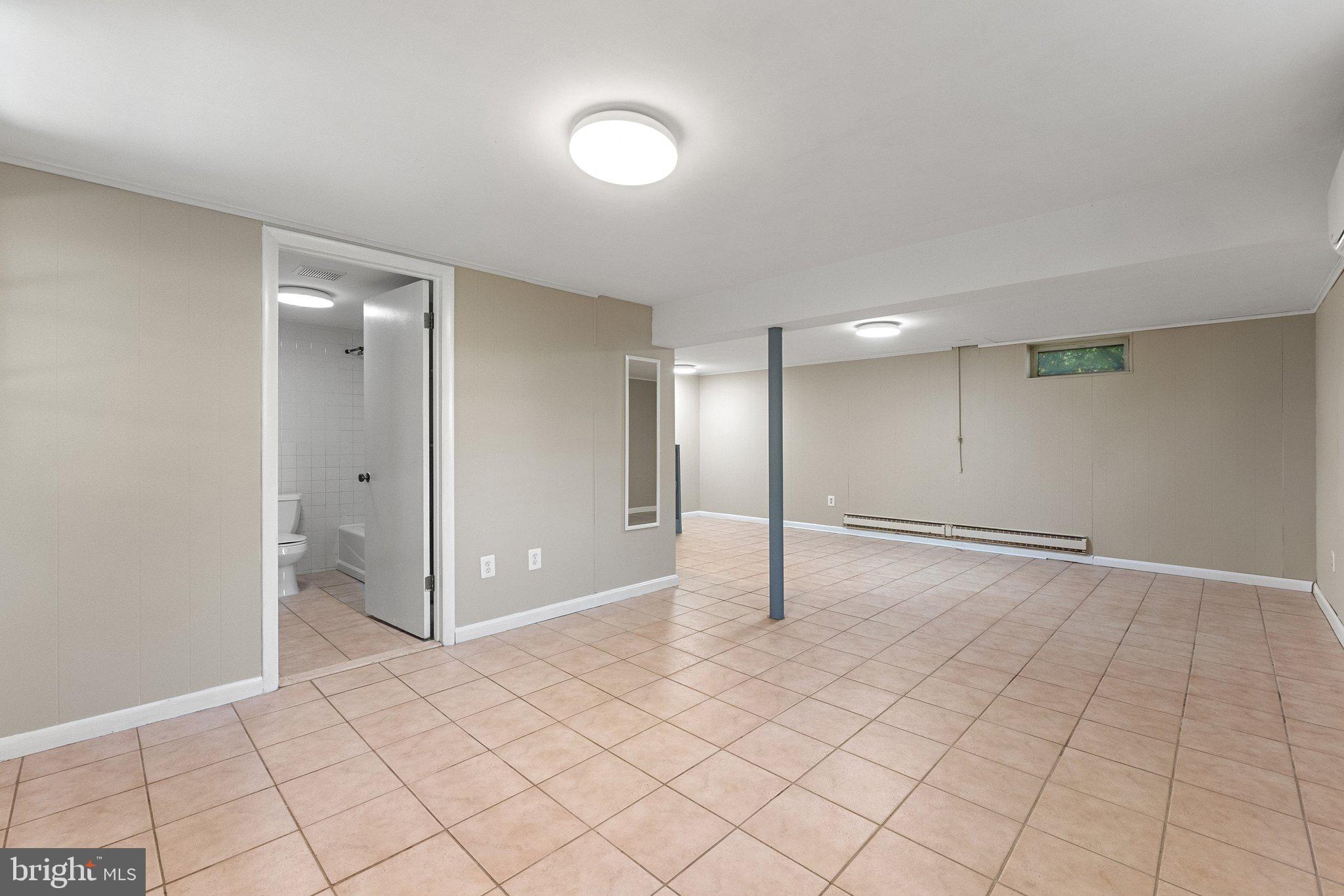 MONROE MANOR - Residential