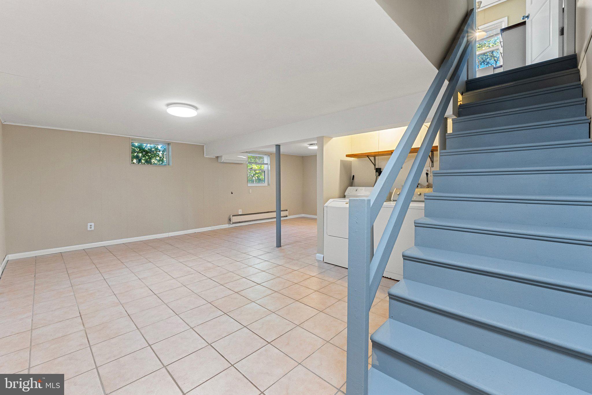 MONROE MANOR - Residential